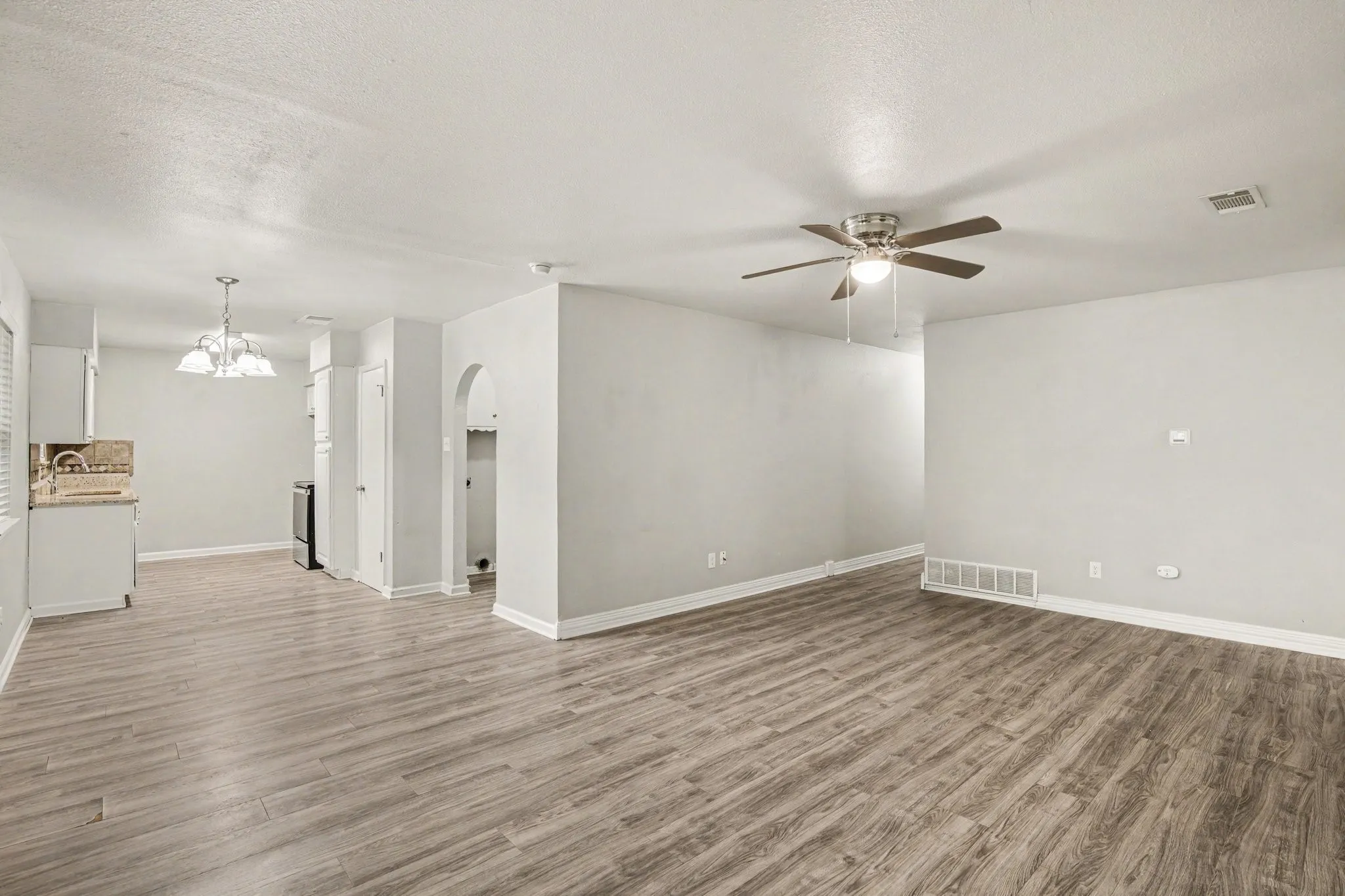 Single Family Residence For Sale in Tarrant County , 902 Kerry Street, Benbrook, Texas 76126, 3 Bedroom, 2 Bathroom, 2 Garage spaces, 1,545 Sqft, built in 1971, mls#21268181, Real Estate Agent in Benbrook, Homes For Sale in Tarrant county, Homes For Sale in Benbrook, Realtor in Benbrook Texas, Real Estate Brokerage Independent Realty Texas, Luminita Cordes Realtor