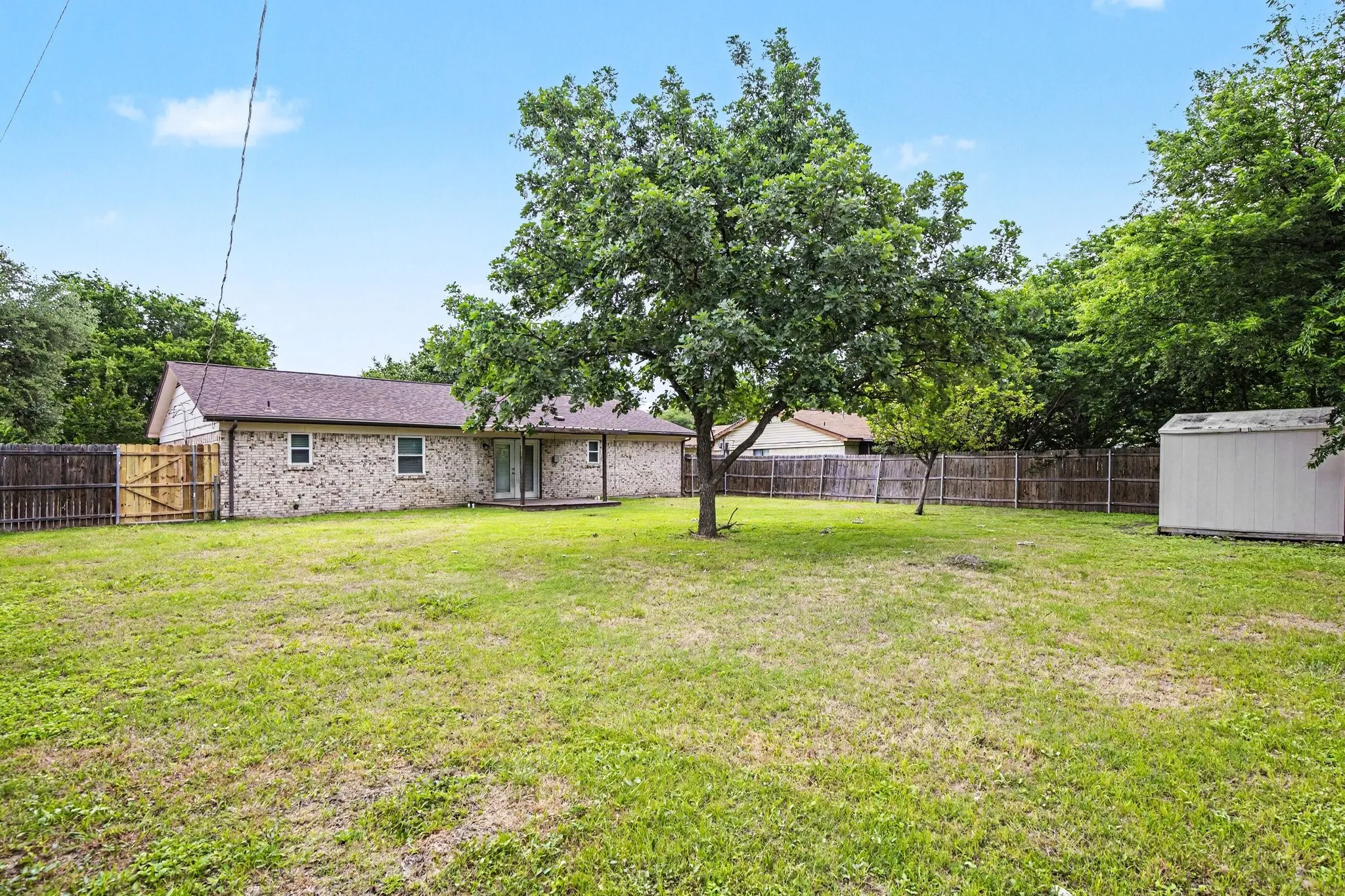 Single Family Residence For Sale in Tarrant County , 902 Kerry Street, Benbrook, Texas 76126, 3 Bedroom, 2 Bathroom, 2 Garage spaces, 1,545 Sqft, built in 1971, mls#21268181, Real Estate Agent in Benbrook, Homes For Sale in Tarrant county, Homes For Sale in Benbrook, Realtor in Benbrook Texas, Real Estate Brokerage Independent Realty Texas, Luminita Cordes Realtor
