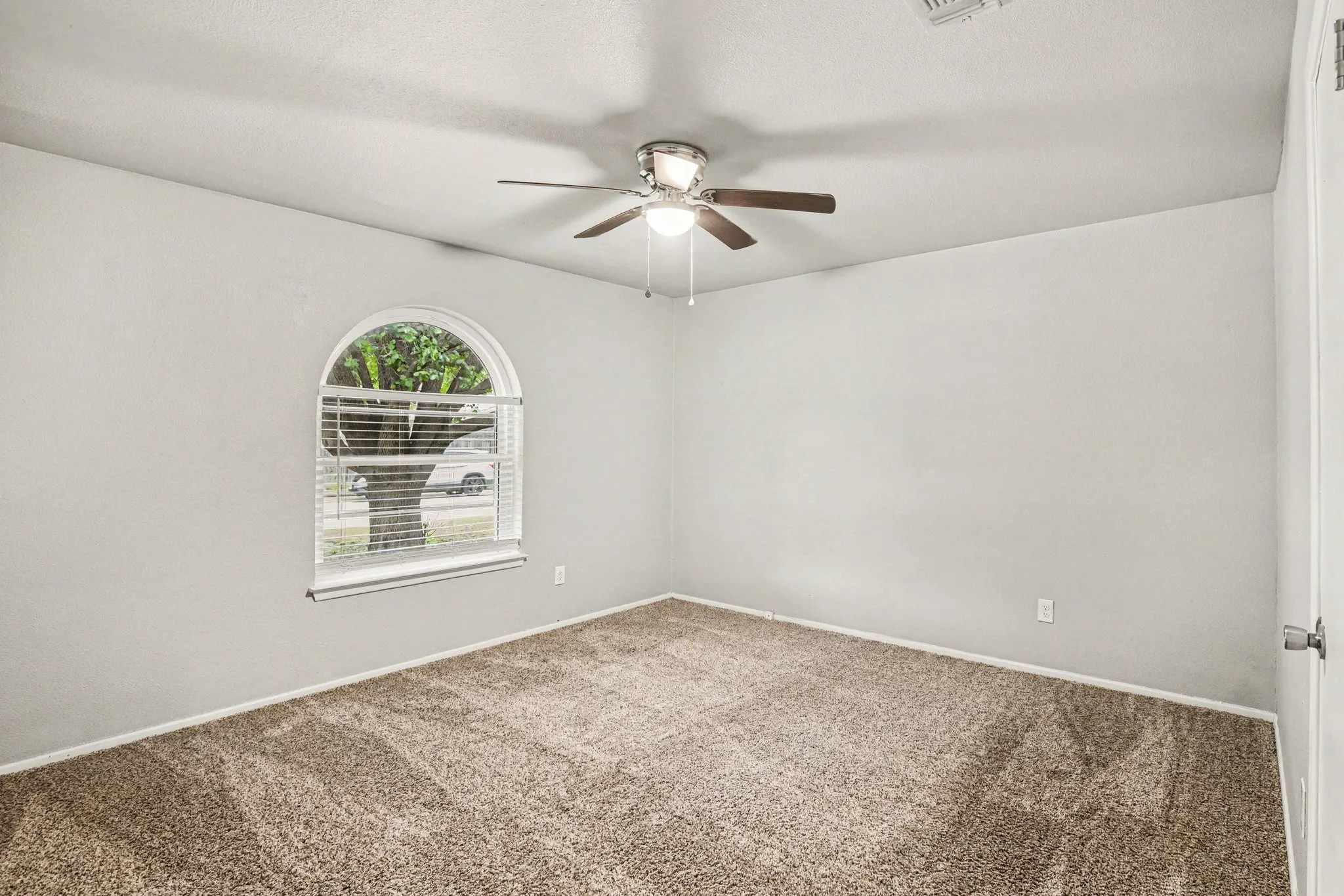 Single Family Residence For Sale in Tarrant County , 902 Kerry Street, Benbrook, Texas 76126, 3 Bedroom, 2 Bathroom, 2 Garage spaces, 1,545 Sqft, built in 1971, mls#21268181, Real Estate Agent in Benbrook, Homes For Sale in Tarrant county, Homes For Sale in Benbrook, Realtor in Benbrook Texas, Real Estate Brokerage Independent Realty Texas, Luminita Cordes Realtor