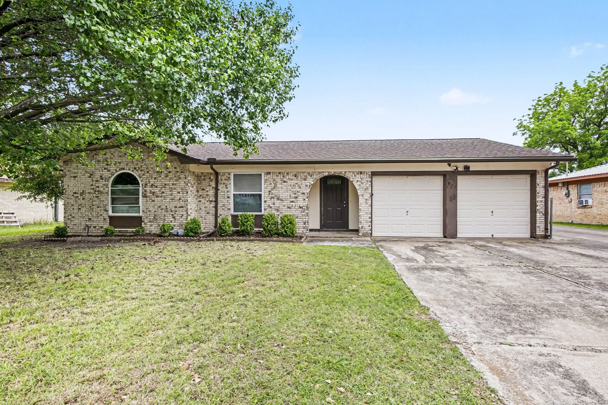 Single Family Residence For Sale in Tarrant County , 902 Kerry Street, Benbrook, Texas 76126, 3 Bedroom, 2 Bathroom, 2 Garage spaces, 1,545 Sqft, built in 1971, mls#21268181, Real Estate Agent in Benbrook, Homes For Sale in Tarrant county, Homes For Sale in Benbrook, Realtor in Benbrook Texas, Real Estate Brokerage Independent Realty Texas, Luminita Cordes Realtor