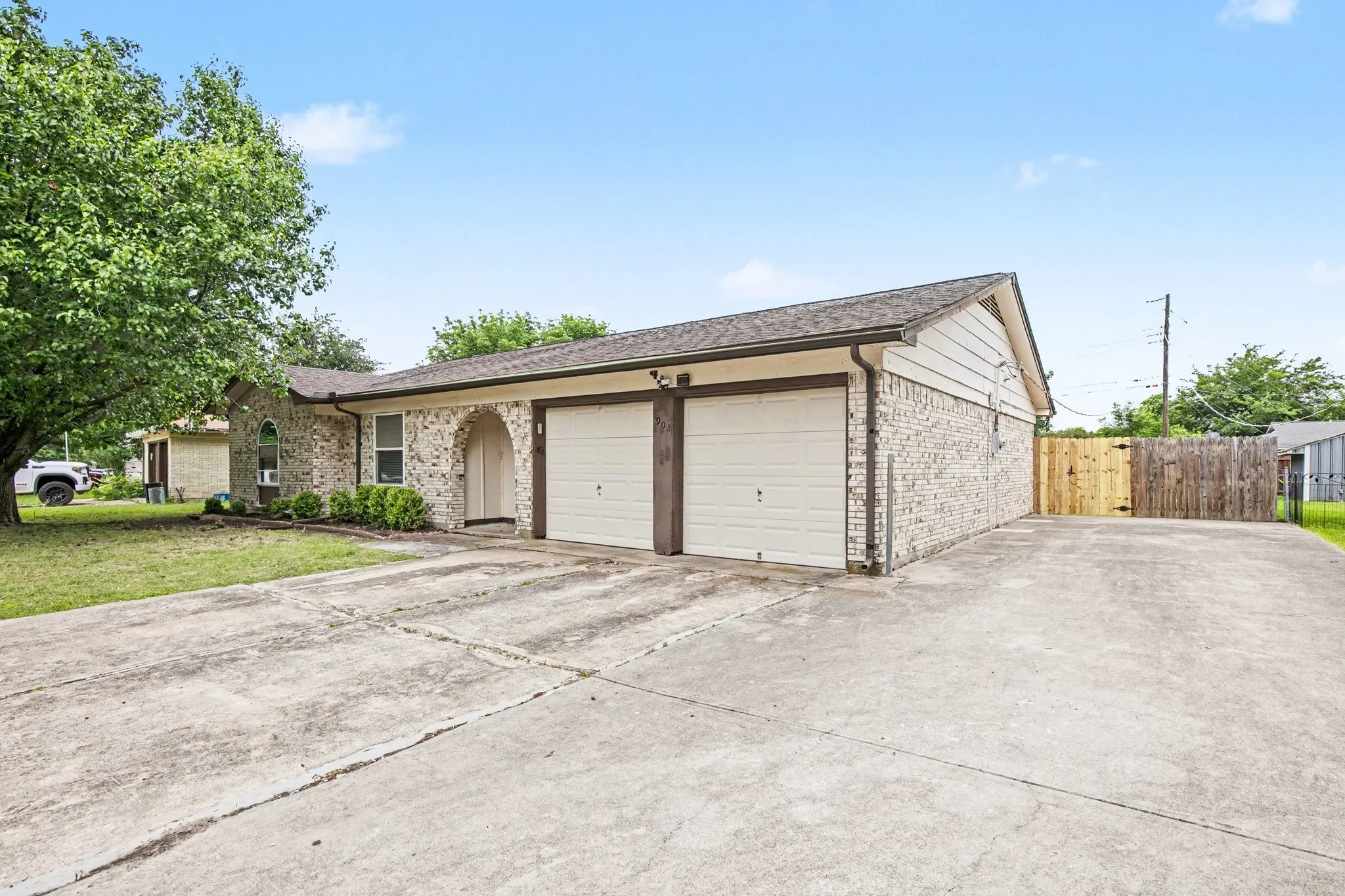 Single Family Residence For Sale in Tarrant County , 902 Kerry Street, Benbrook, Texas 76126, 3 Bedroom, 2 Bathroom, 2 Garage spaces, 1,545 Sqft, built in 1971, mls#21268181, Real Estate Agent in Benbrook, Homes For Sale in Tarrant county, Homes For Sale in Benbrook, Realtor in Benbrook Texas, Real Estate Brokerage Independent Realty Texas, Luminita Cordes Realtor