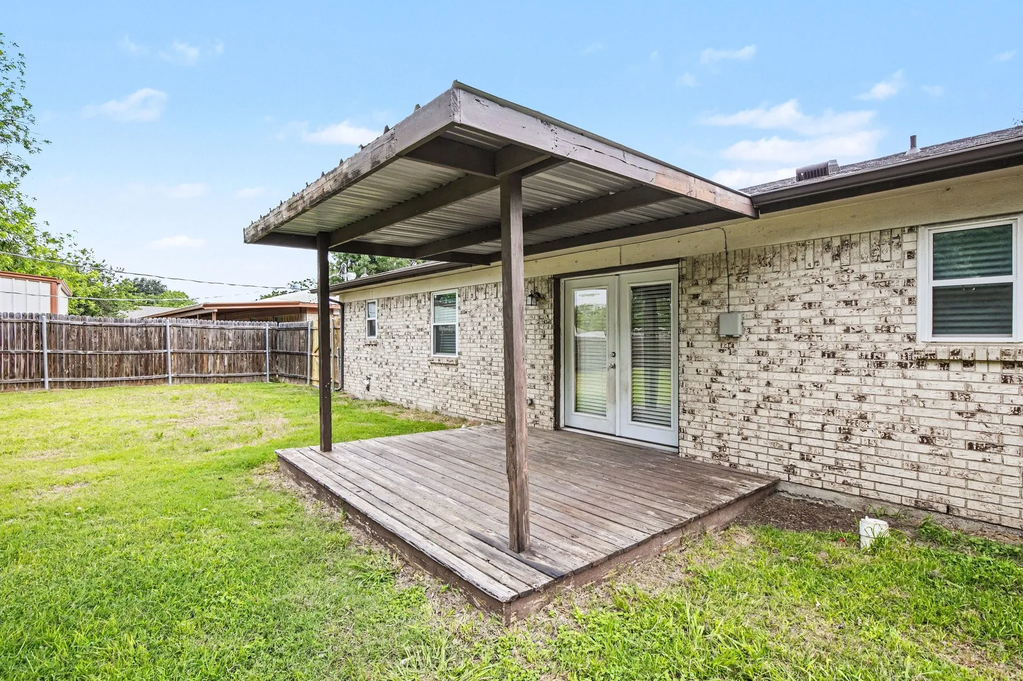 Single Family Residence For Sale in Tarrant County , 902 Kerry Street, Benbrook, Texas 76126, 3 Bedroom, 2 Bathroom, 2 Garage spaces, 1,545 Sqft, built in 1971, mls#21268181, Real Estate Agent in Benbrook, Homes For Sale in Tarrant county, Homes For Sale in Benbrook, Realtor in Benbrook Texas, Real Estate Brokerage Independent Realty Texas, Luminita Cordes Realtor