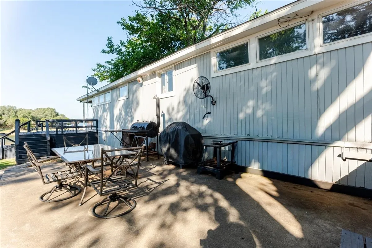 Side patio area is great for entertaining