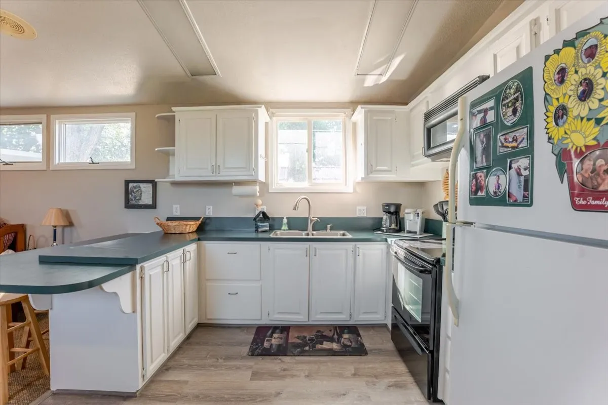 Spacious kitchen with nice space for entertaining