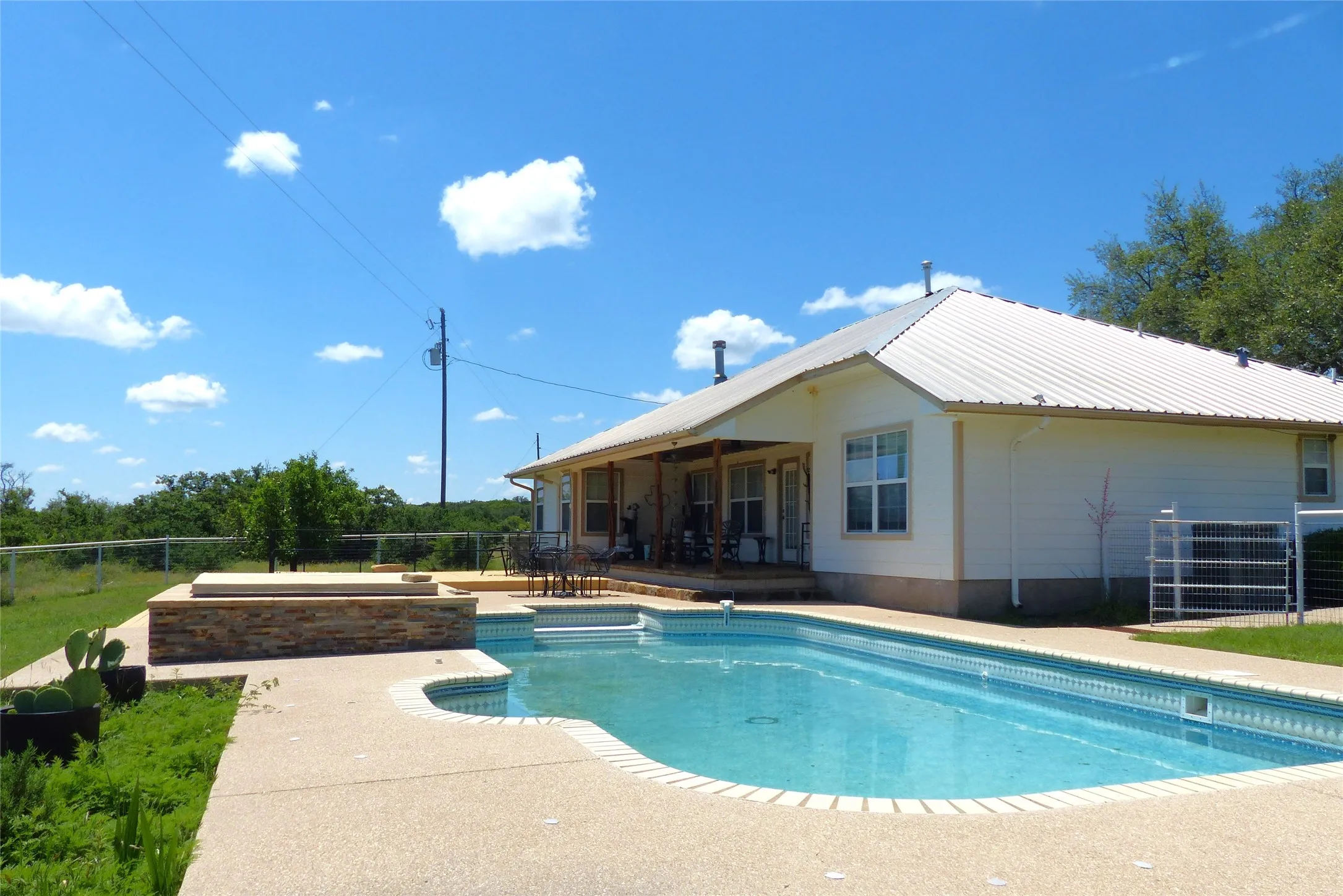 Farm For Sale in Mc Culloch County , 1825 FM 1028, Rochelle, Texas 76872, 2 Bedroom, 2 Bathroom, Garage spaces, 2,090 Sqft, built in 2000, mls#21268255, Real Estate Agent in Rochelle, Homes For Sale in Mc Culloch county, Homes For Sale in Rochelle, Realtor in Rochelle Texas, Real Estate Brokerage Independent Realty Texas, Luminita Cordes Realtor