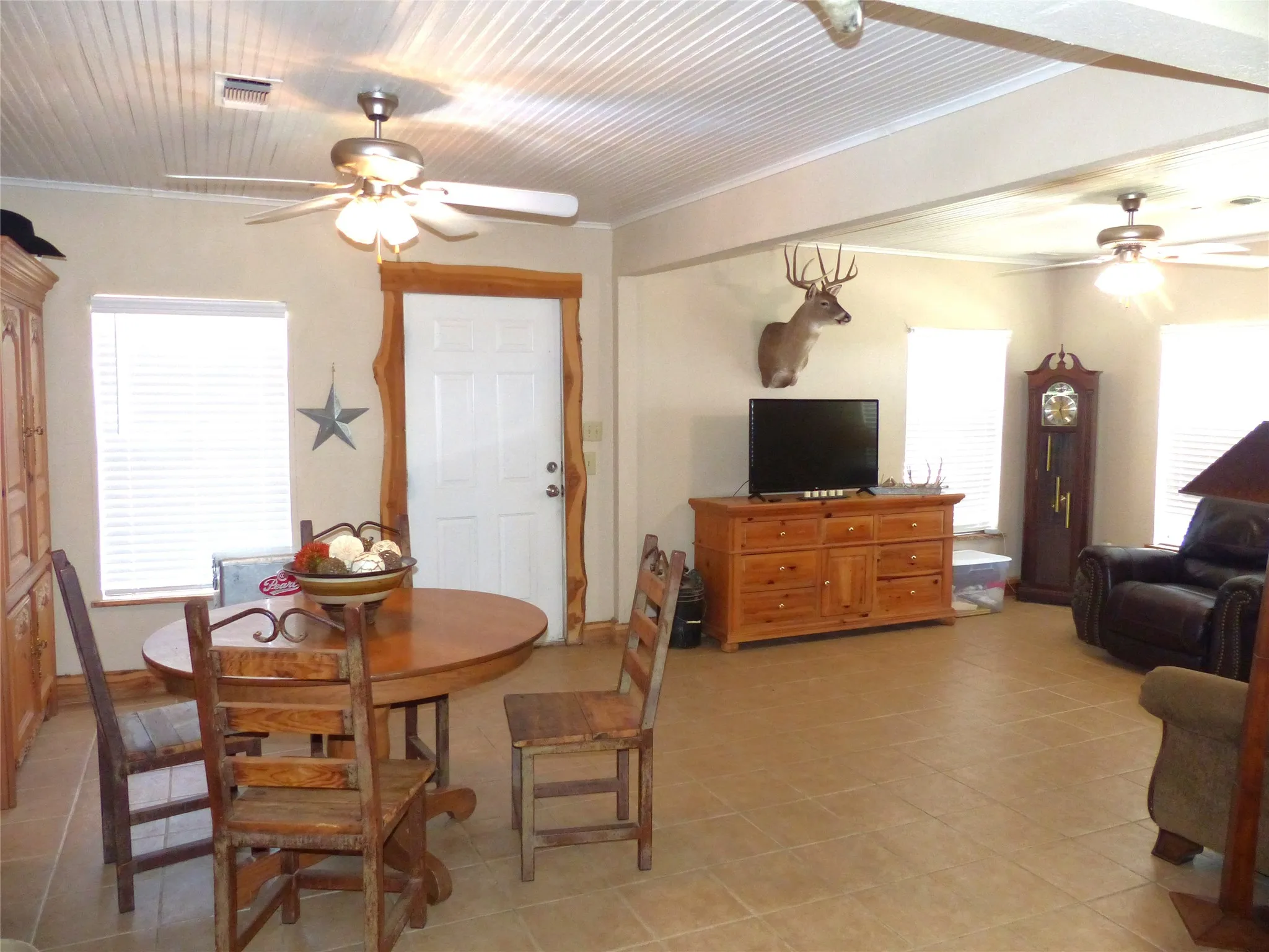 Farm For Sale in Mc Culloch County , 1825 FM 1028, Rochelle, Texas 76872, 2 Bedroom, 2 Bathroom, Garage spaces, 2,090 Sqft, built in 2000, mls#21268255, Real Estate Agent in Rochelle, Homes For Sale in Mc Culloch county, Homes For Sale in Rochelle, Realtor in Rochelle Texas, Real Estate Brokerage Independent Realty Texas, Luminita Cordes Realtor