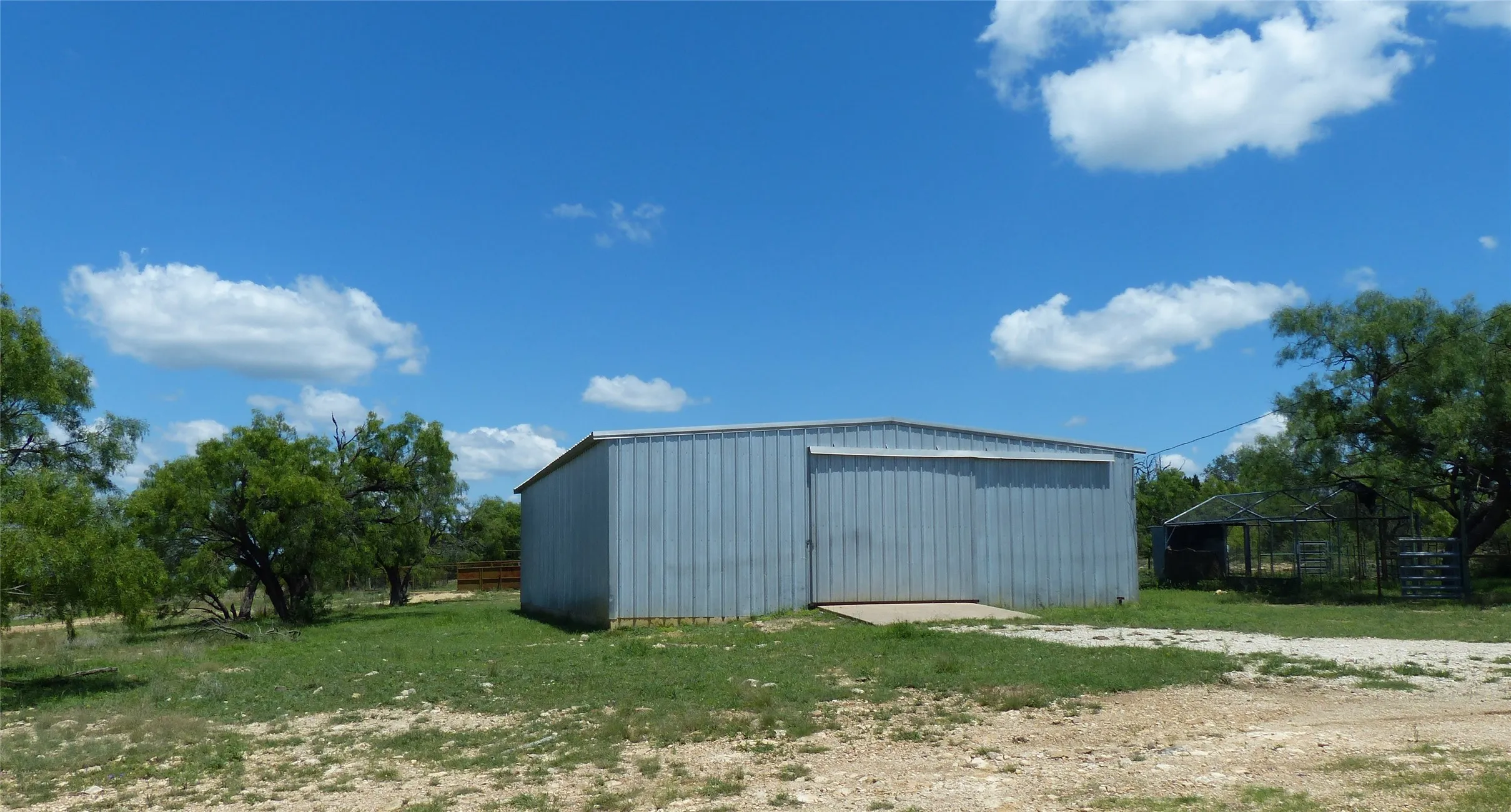 Farm For Sale in Mc Culloch County , 1825 FM 1028, Rochelle, Texas 76872, 2 Bedroom, 2 Bathroom, Garage spaces, 2,090 Sqft, built in 2000, mls#21268255, Real Estate Agent in Rochelle, Homes For Sale in Mc Culloch county, Homes For Sale in Rochelle, Realtor in Rochelle Texas, Real Estate Brokerage Independent Realty Texas, Luminita Cordes Realtor