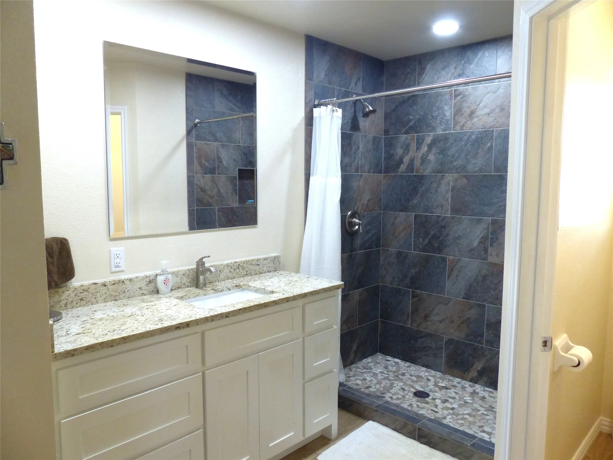 Farm For Sale in Mc Culloch County , 1825 FM 1028, Rochelle, Texas 76872, 2 Bedroom, 2 Bathroom, Garage spaces, 2,090 Sqft, built in 2000, mls#21268255, Real Estate Agent in Rochelle, Homes For Sale in Mc Culloch county, Homes For Sale in Rochelle, Realtor in Rochelle Texas, Real Estate Brokerage Independent Realty Texas, Luminita Cordes Realtor