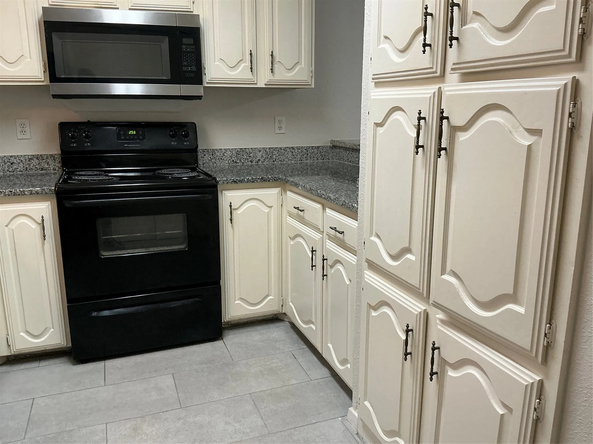 Condominium For Rent in Dallas County , 923 Turtle Lake Boulevard, Irving, Texas 75060, 1 Bedroom, 2 Bathroom, Garage spaces, 940 Sqft, built in 1982, mls#21265761, Real Estate Agent in Irving, Homes For Rent in Dallas county, Homes For Rent in Irving, Realtor in Irving Texas, Real Estate Brokerage Independent Realty Texas, Luminita Cordes Realtor