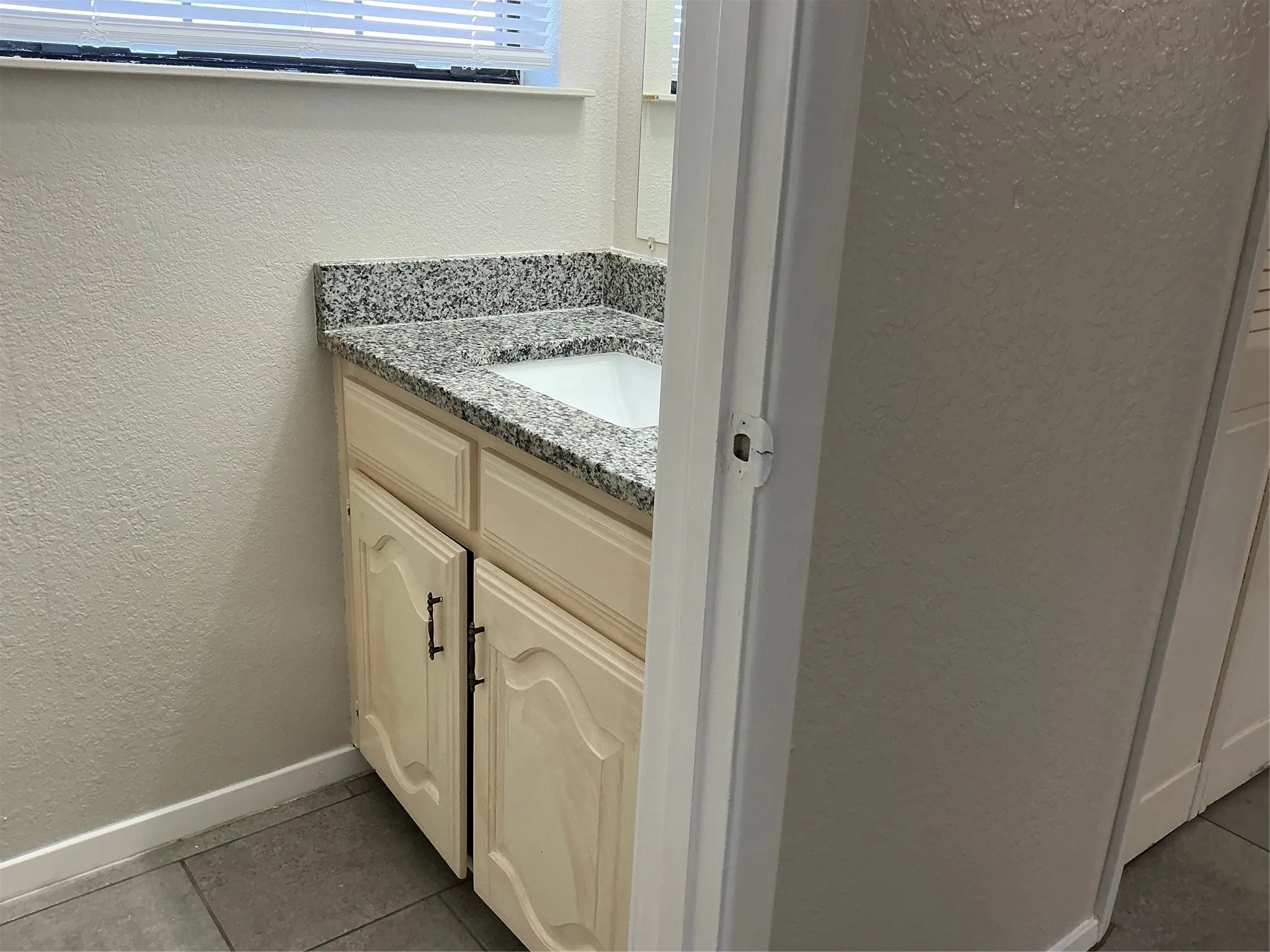 Condominium For Rent in Dallas County , 923 Turtle Lake Boulevard, Irving, Texas 75060, 1 Bedroom, 2 Bathroom, Garage spaces, 940 Sqft, built in 1982, mls#21265761, Real Estate Agent in Irving, Homes For Rent in Dallas county, Homes For Rent in Irving, Realtor in Irving Texas, Real Estate Brokerage Independent Realty Texas, Luminita Cordes Realtor