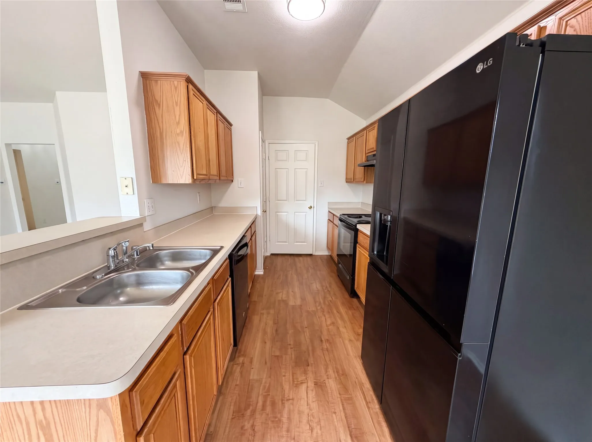 Single Family Residence For Sale in Dallas County , 5432 Nuthatch Street, Dallas, Texas 75236, 3 Bedroom, 2 Bathroom, 2 Garage spaces, 1,323 Sqft, built in 2001, mls#21268315, Real Estate Agent in Dallas, Homes For Sale in Dallas county, Homes For Sale in Dallas, Realtor in Dallas Texas, Real Estate Brokerage Independent Realty Texas, Luminita Cordes Realtor