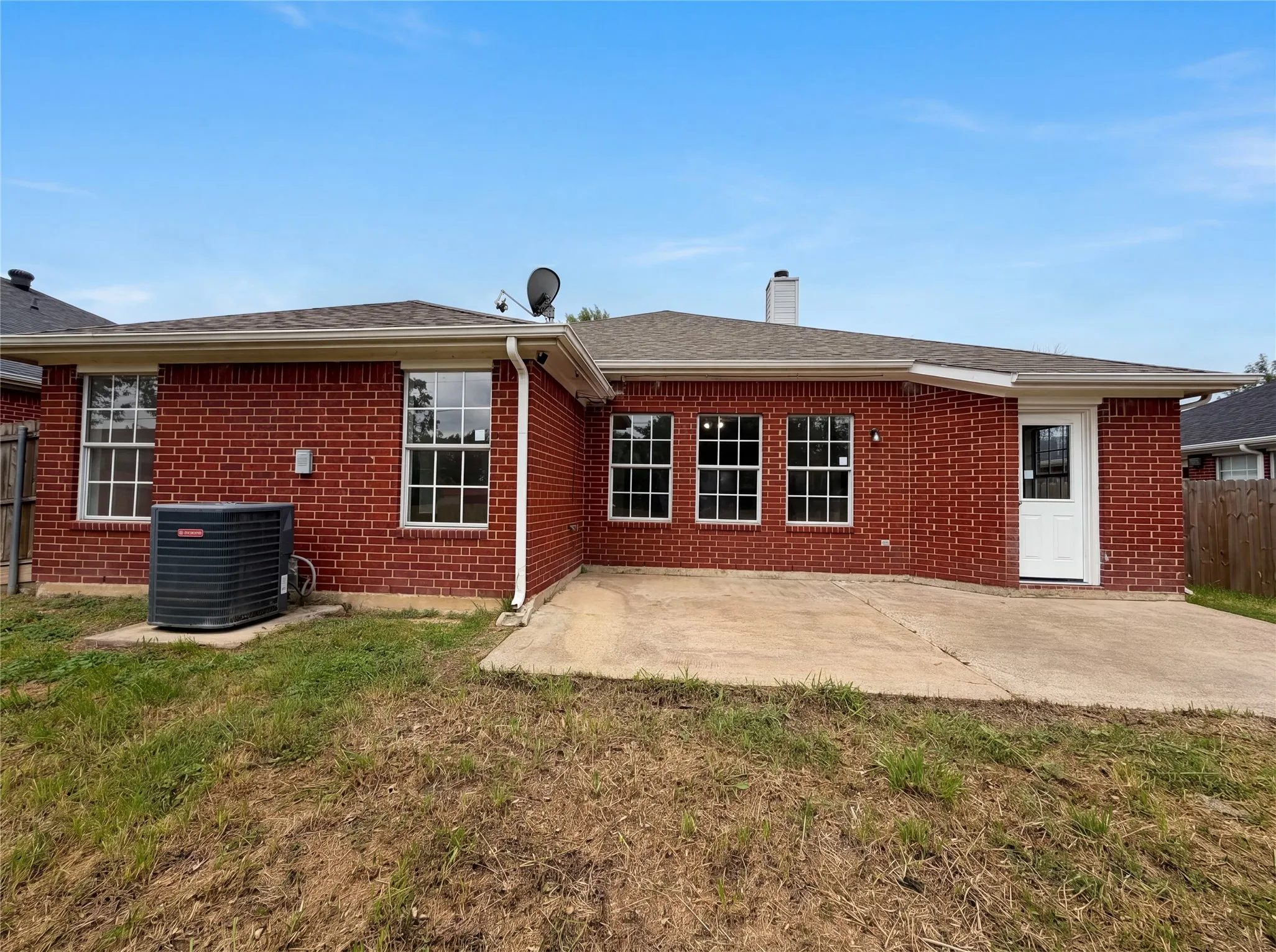 Single Family Residence For Sale in Dallas County , 5432 Nuthatch Street, Dallas, Texas 75236, 3 Bedroom, 2 Bathroom, 2 Garage spaces, 1,323 Sqft, built in 2001, mls#21268315, Real Estate Agent in Dallas, Homes For Sale in Dallas county, Homes For Sale in Dallas, Realtor in Dallas Texas, Real Estate Brokerage Independent Realty Texas, Luminita Cordes Realtor