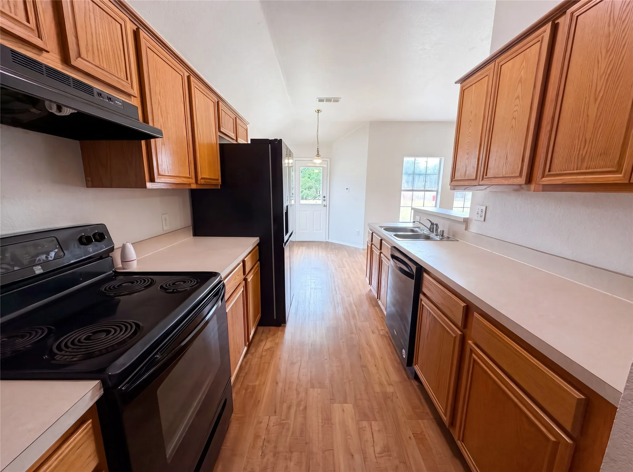 Single Family Residence For Sale in Dallas County , 5432 Nuthatch Street, Dallas, Texas 75236, 3 Bedroom, 2 Bathroom, 2 Garage spaces, 1,323 Sqft, built in 2001, mls#21268315, Real Estate Agent in Dallas, Homes For Sale in Dallas county, Homes For Sale in Dallas, Realtor in Dallas Texas, Real Estate Brokerage Independent Realty Texas, Luminita Cordes Realtor