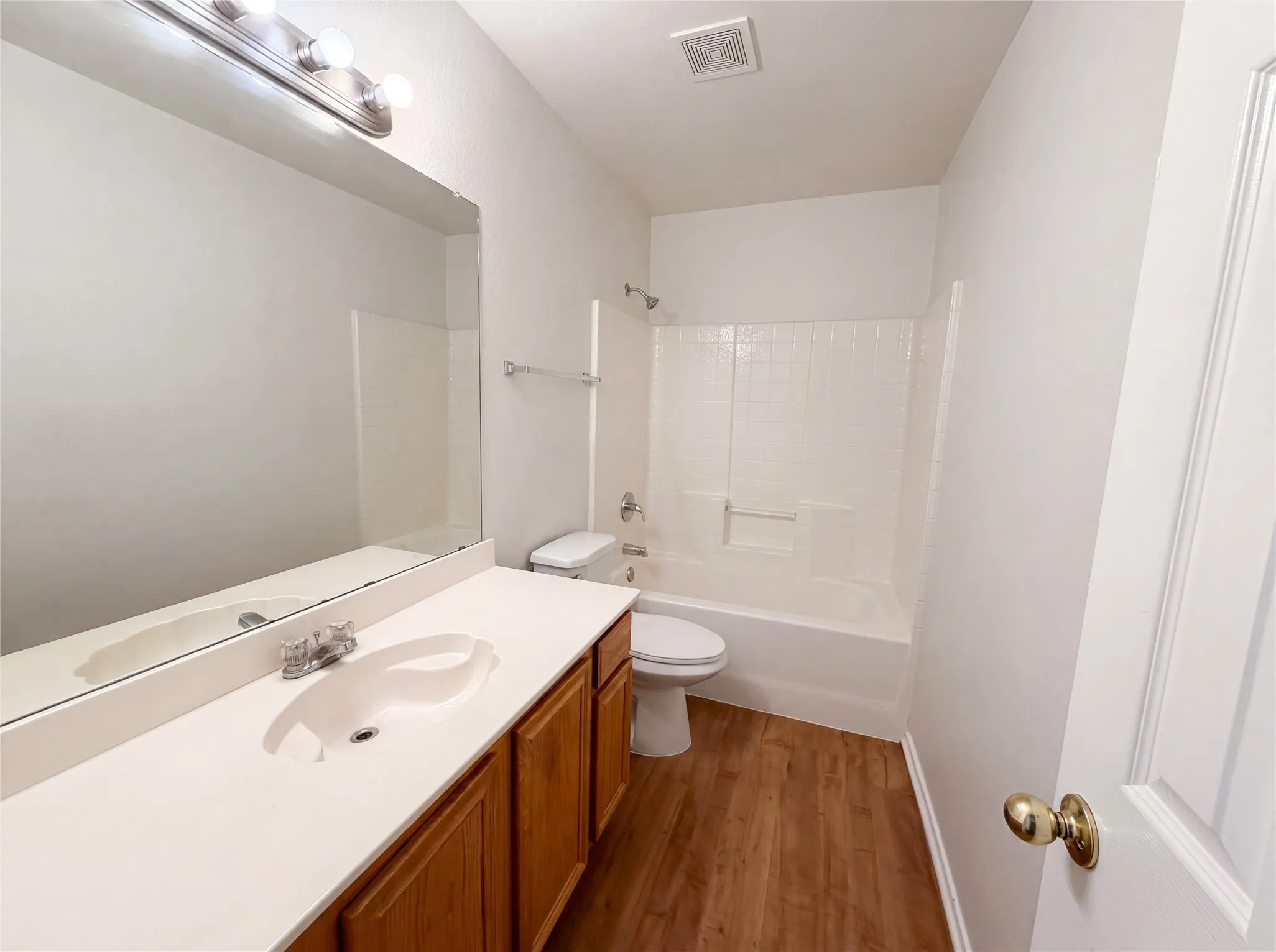 Single Family Residence For Sale in Dallas County , 5432 Nuthatch Street, Dallas, Texas 75236, 3 Bedroom, 2 Bathroom, 2 Garage spaces, 1,323 Sqft, built in 2001, mls#21268315, Real Estate Agent in Dallas, Homes For Sale in Dallas county, Homes For Sale in Dallas, Realtor in Dallas Texas, Real Estate Brokerage Independent Realty Texas, Luminita Cordes Realtor