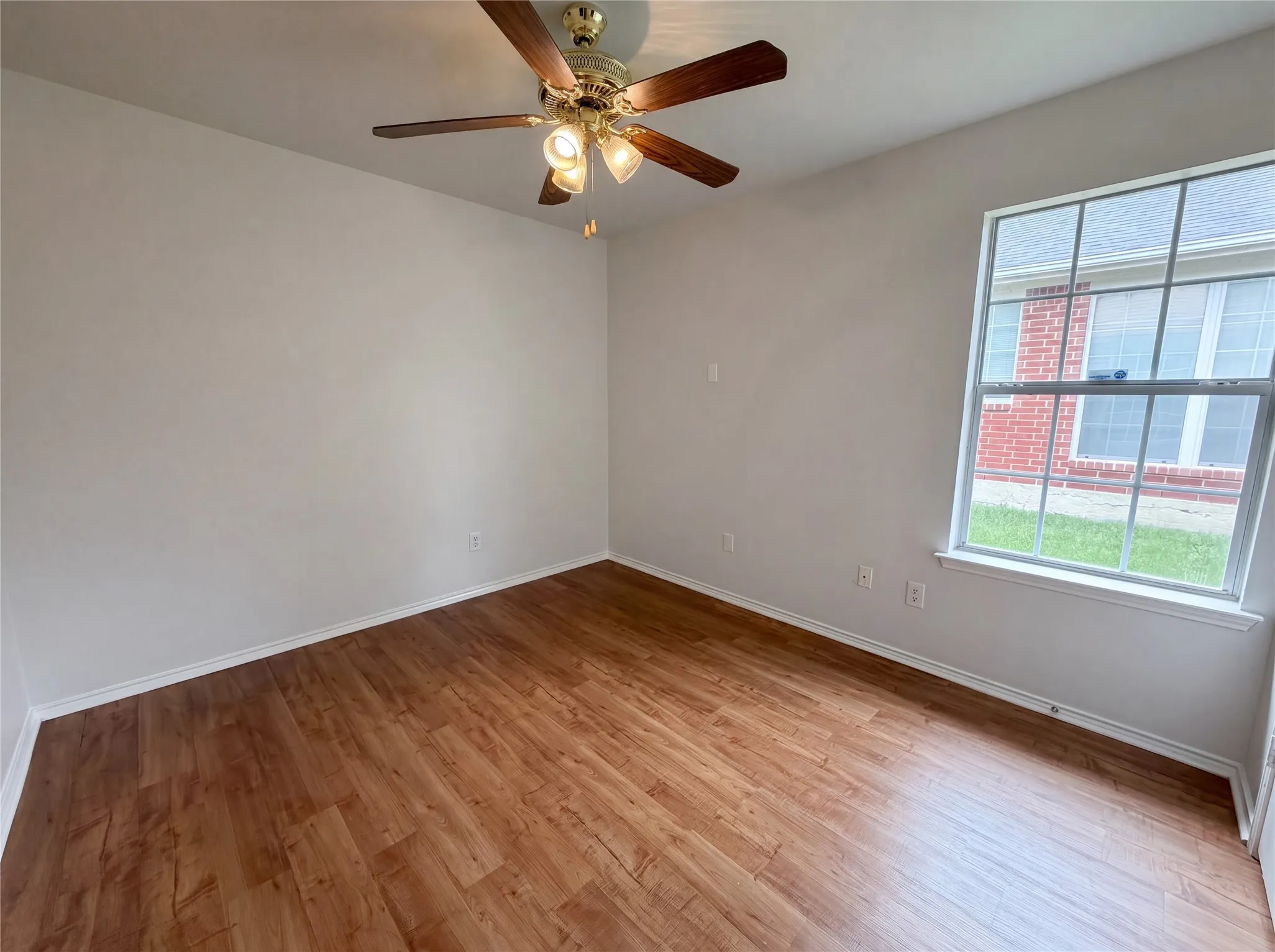 Single Family Residence For Sale in Dallas County , 5432 Nuthatch Street, Dallas, Texas 75236, 3 Bedroom, 2 Bathroom, 2 Garage spaces, 1,323 Sqft, built in 2001, mls#21268315, Real Estate Agent in Dallas, Homes For Sale in Dallas county, Homes For Sale in Dallas, Realtor in Dallas Texas, Real Estate Brokerage Independent Realty Texas, Luminita Cordes Realtor