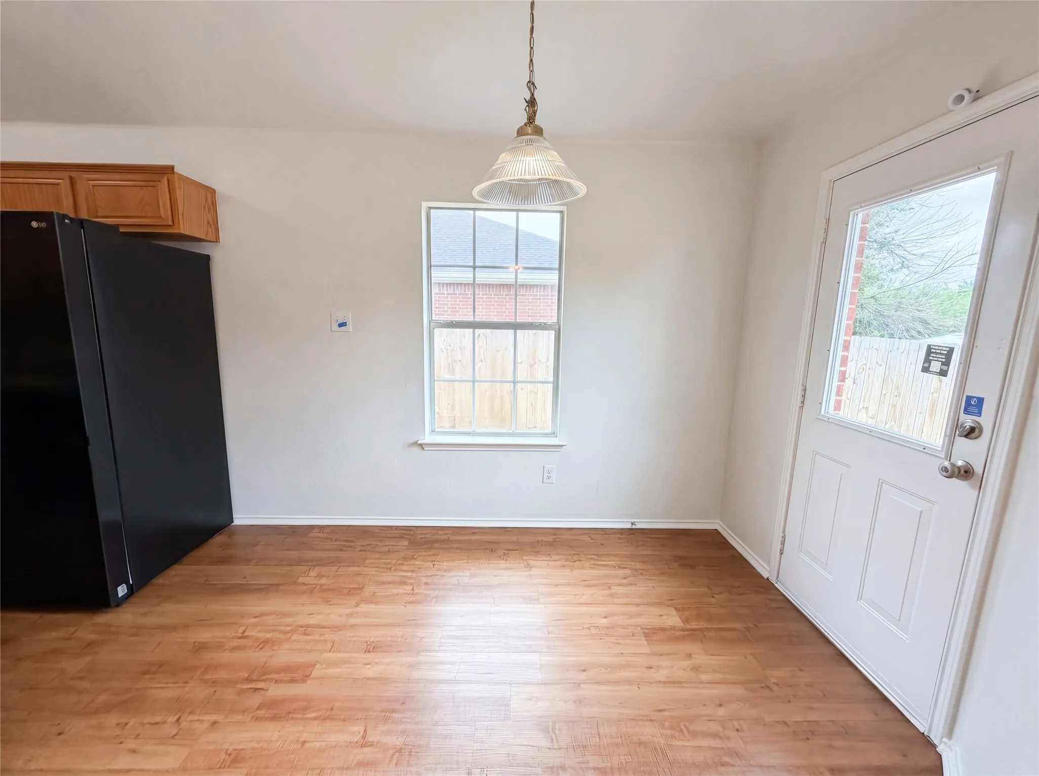 Single Family Residence For Sale in Dallas County , 5432 Nuthatch Street, Dallas, Texas 75236, 3 Bedroom, 2 Bathroom, 2 Garage spaces, 1,323 Sqft, built in 2001, mls#21268315, Real Estate Agent in Dallas, Homes For Sale in Dallas county, Homes For Sale in Dallas, Realtor in Dallas Texas, Real Estate Brokerage Independent Realty Texas, Luminita Cordes Realtor
