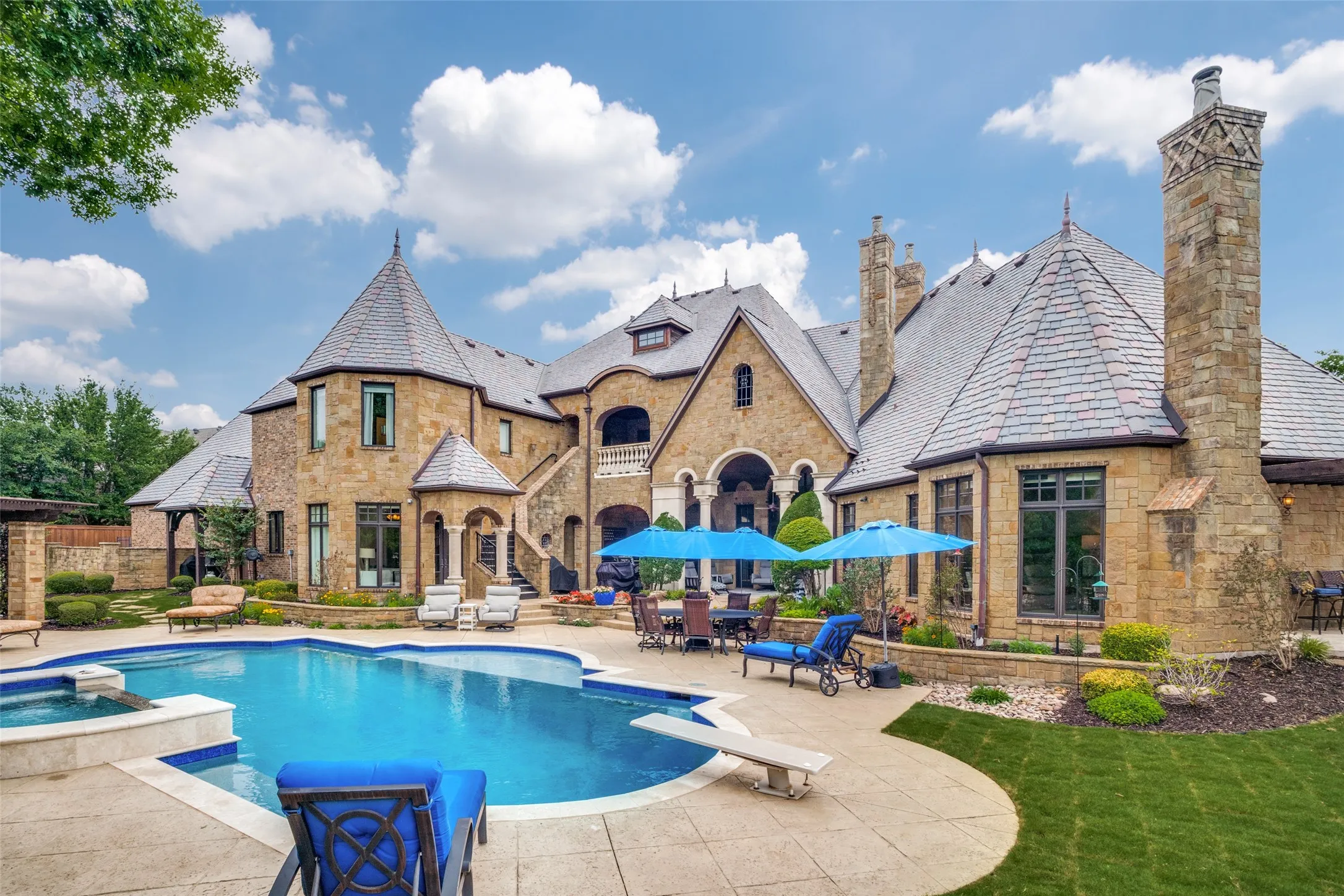 Single Family Residence For Sale in Tarrant County , 1701 Sherburne Drive, Keller, Texas 76262, 5 Bedroom, 7 Bathroom, 6 Garage spaces, 8,654 Sqft, built in 2009, mls#21268318, Real Estate Agent in Keller, Homes For Sale in Tarrant county, Homes For Sale in Keller, Realtor in Keller Texas, Real Estate Brokerage Independent Realty Texas, Luminita Cordes Realtor