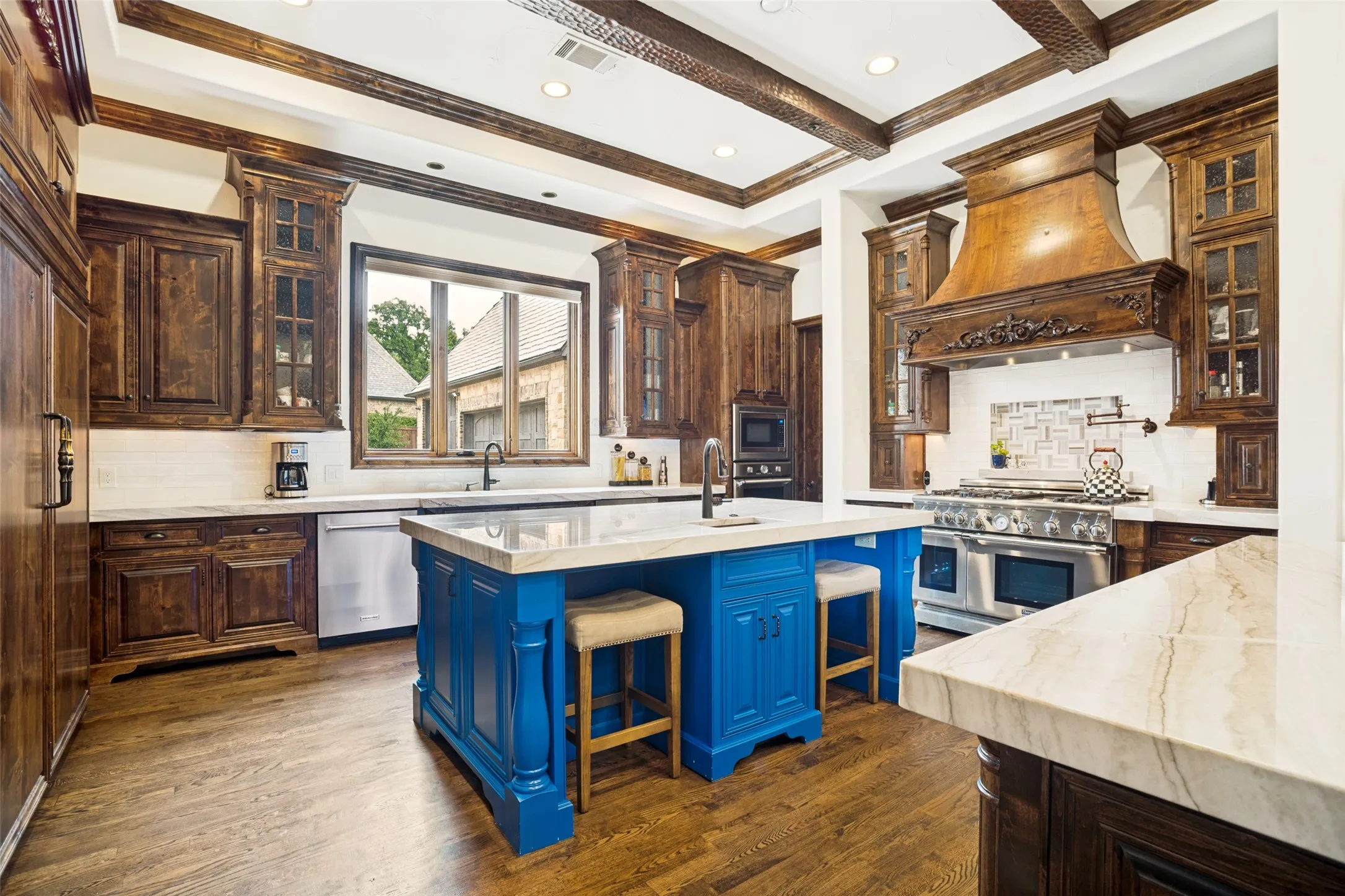 Single Family Residence For Sale in Tarrant County , 1701 Sherburne Drive, Keller, Texas 76262, 5 Bedroom, 7 Bathroom, 6 Garage spaces, 8,654 Sqft, built in 2009, mls#21268318, Real Estate Agent in Keller, Homes For Sale in Tarrant county, Homes For Sale in Keller, Realtor in Keller Texas, Real Estate Brokerage Independent Realty Texas, Luminita Cordes Realtor