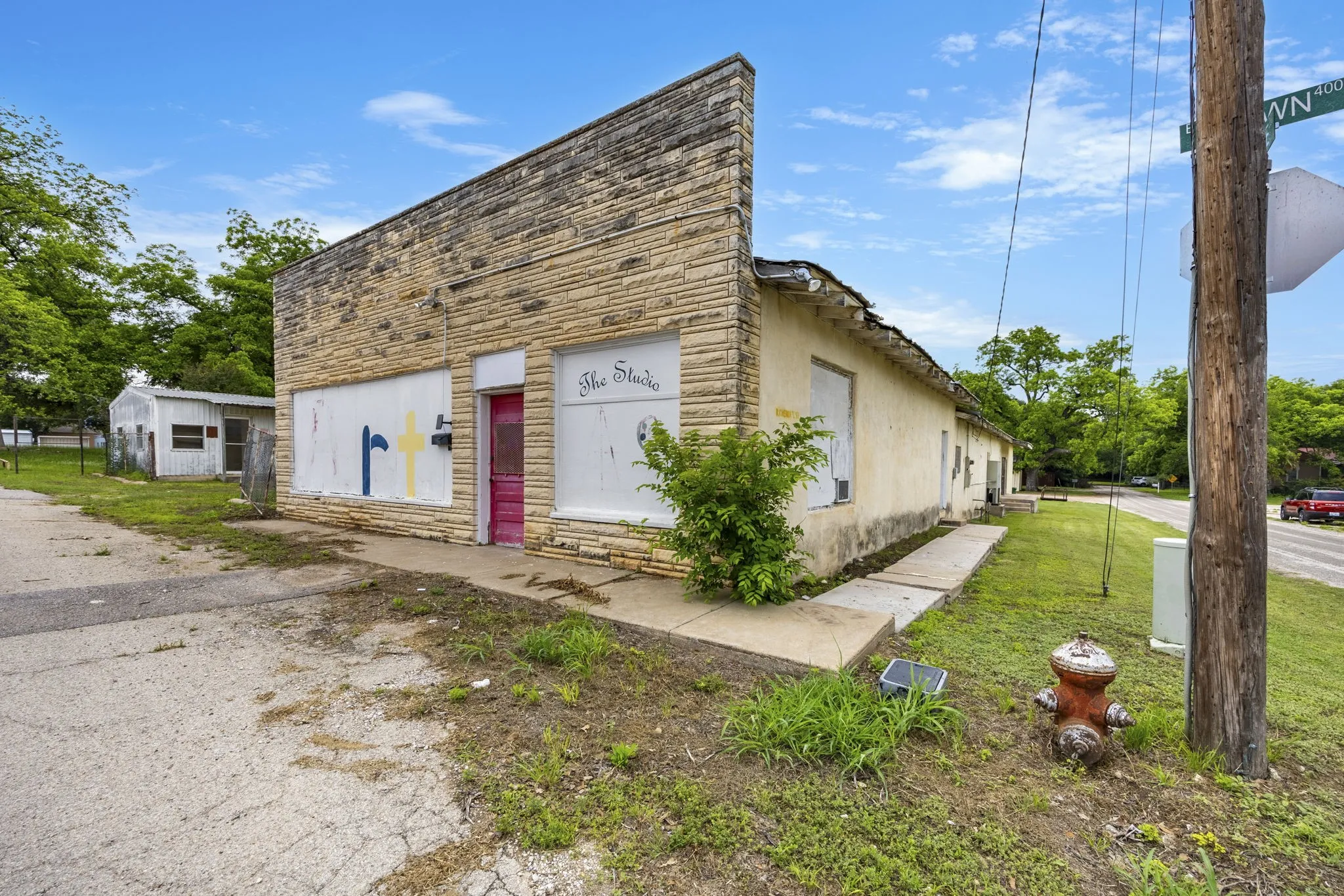 Industrial For Sale in San Saba County , 214 N High Street, San Saba, Texas 76877, 0, 0, Garage spaces, 1,540 Sqft, built in 1940, mls#21267150, Real Estate Agent in San Saba, Homes For Sale in San Saba county, Homes For Sale in San Saba, Realtor in San Saba Texas, Real Estate Brokerage Independent Realty Texas, Luminita Cordes Realtor