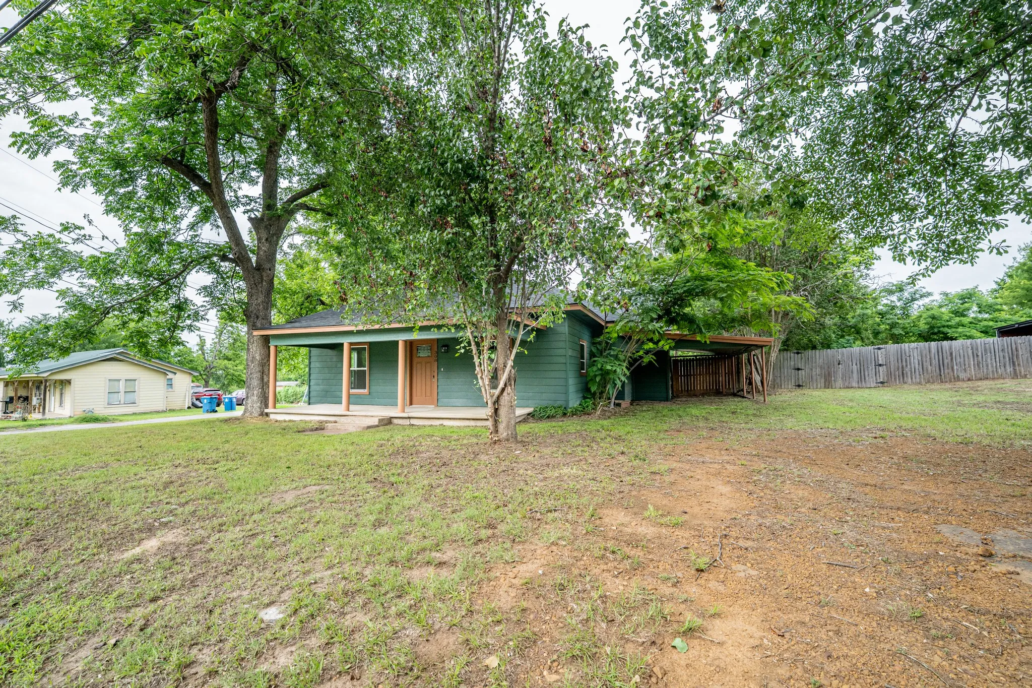 Single Family Residence For Sale in Wood County , 308 W Pine Street, Winnsboro, Texas 75494, 3 Bedroom, 2 Bathroom, Garage spaces, 1,400 Sqft, built in 1930, mls#21267716, Real Estate Agent in Winnsboro, Homes For Sale in Wood county, Homes For Sale in Winnsboro, Realtor in Winnsboro Texas, Real Estate Brokerage Independent Realty Texas, Luminita Cordes Realtor