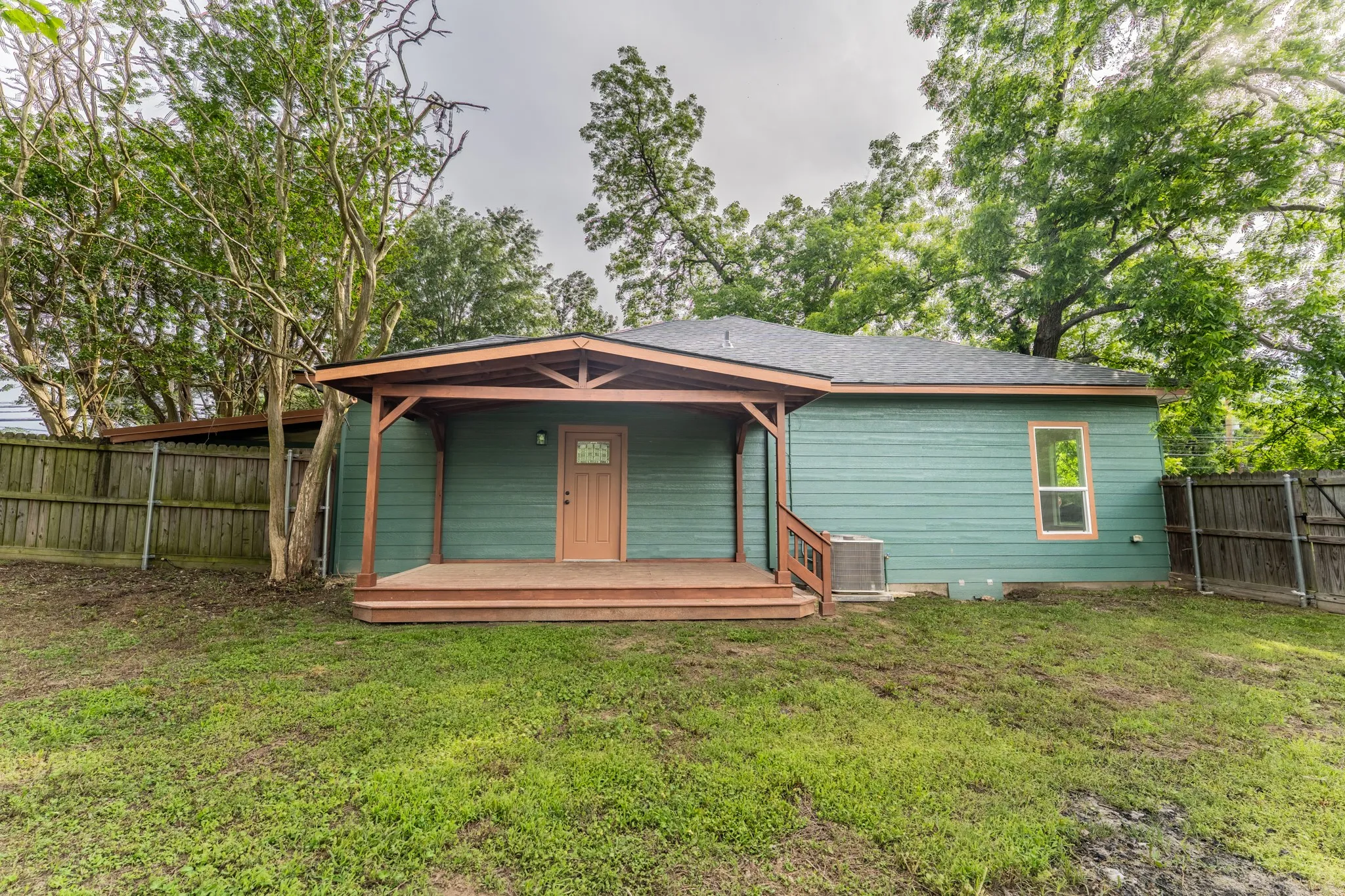 Single Family Residence For Sale in Wood County , 308 W Pine Street, Winnsboro, Texas 75494, 3 Bedroom, 2 Bathroom, Garage spaces, 1,400 Sqft, built in 1930, mls#21267716, Real Estate Agent in Winnsboro, Homes For Sale in Wood county, Homes For Sale in Winnsboro, Realtor in Winnsboro Texas, Real Estate Brokerage Independent Realty Texas, Luminita Cordes Realtor