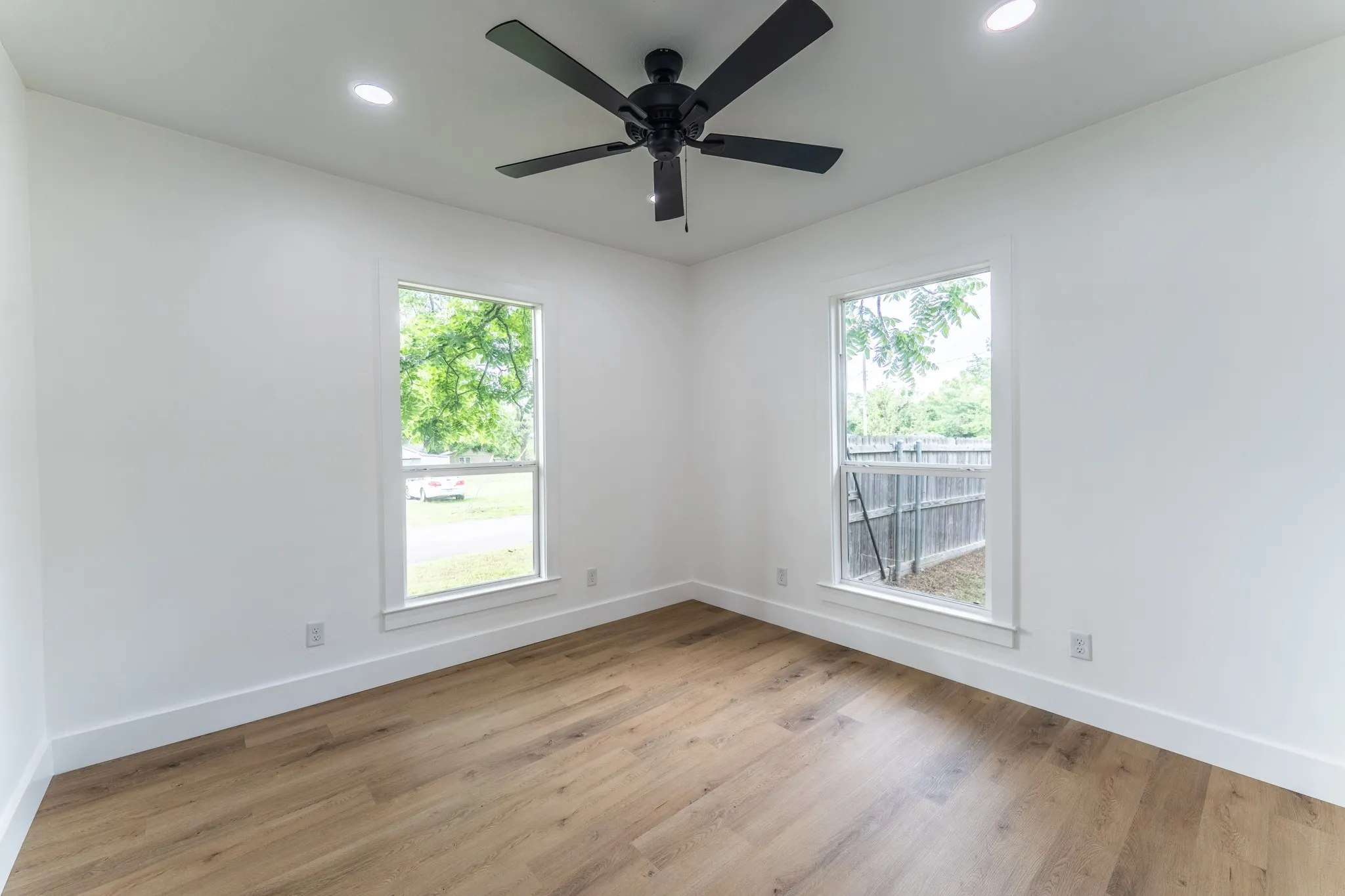 Single Family Residence For Sale in Wood County , 308 W Pine Street, Winnsboro, Texas 75494, 3 Bedroom, 2 Bathroom, Garage spaces, 1,400 Sqft, built in 1930, mls#21267716, Real Estate Agent in Winnsboro, Homes For Sale in Wood county, Homes For Sale in Winnsboro, Realtor in Winnsboro Texas, Real Estate Brokerage Independent Realty Texas, Luminita Cordes Realtor