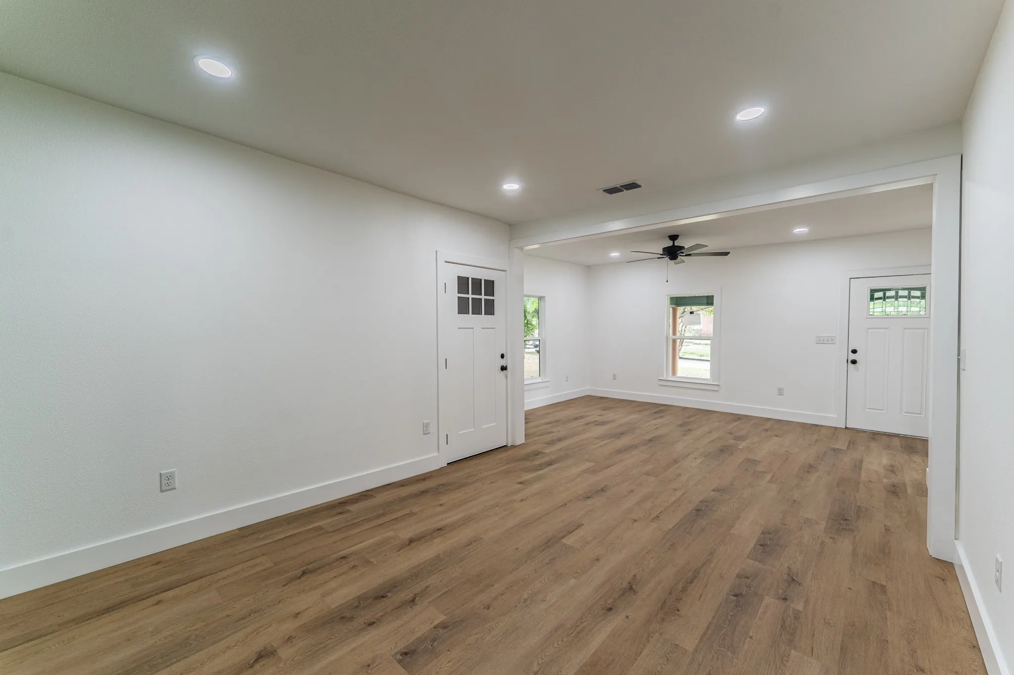 Single Family Residence For Sale in Wood County , 308 W Pine Street, Winnsboro, Texas 75494, 3 Bedroom, 2 Bathroom, Garage spaces, 1,400 Sqft, built in 1930, mls#21267716, Real Estate Agent in Winnsboro, Homes For Sale in Wood county, Homes For Sale in Winnsboro, Realtor in Winnsboro Texas, Real Estate Brokerage Independent Realty Texas, Luminita Cordes Realtor