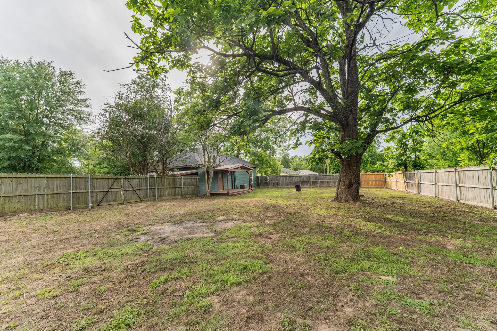 Single Family Residence For Sale in Wood County , 308 W Pine Street, Winnsboro, Texas 75494, 3 Bedroom, 2 Bathroom, Garage spaces, 1,400 Sqft, built in 1930, mls#21267716, Real Estate Agent in Winnsboro, Homes For Sale in Wood county, Homes For Sale in Winnsboro, Realtor in Winnsboro Texas, Real Estate Brokerage Independent Realty Texas, Luminita Cordes Realtor