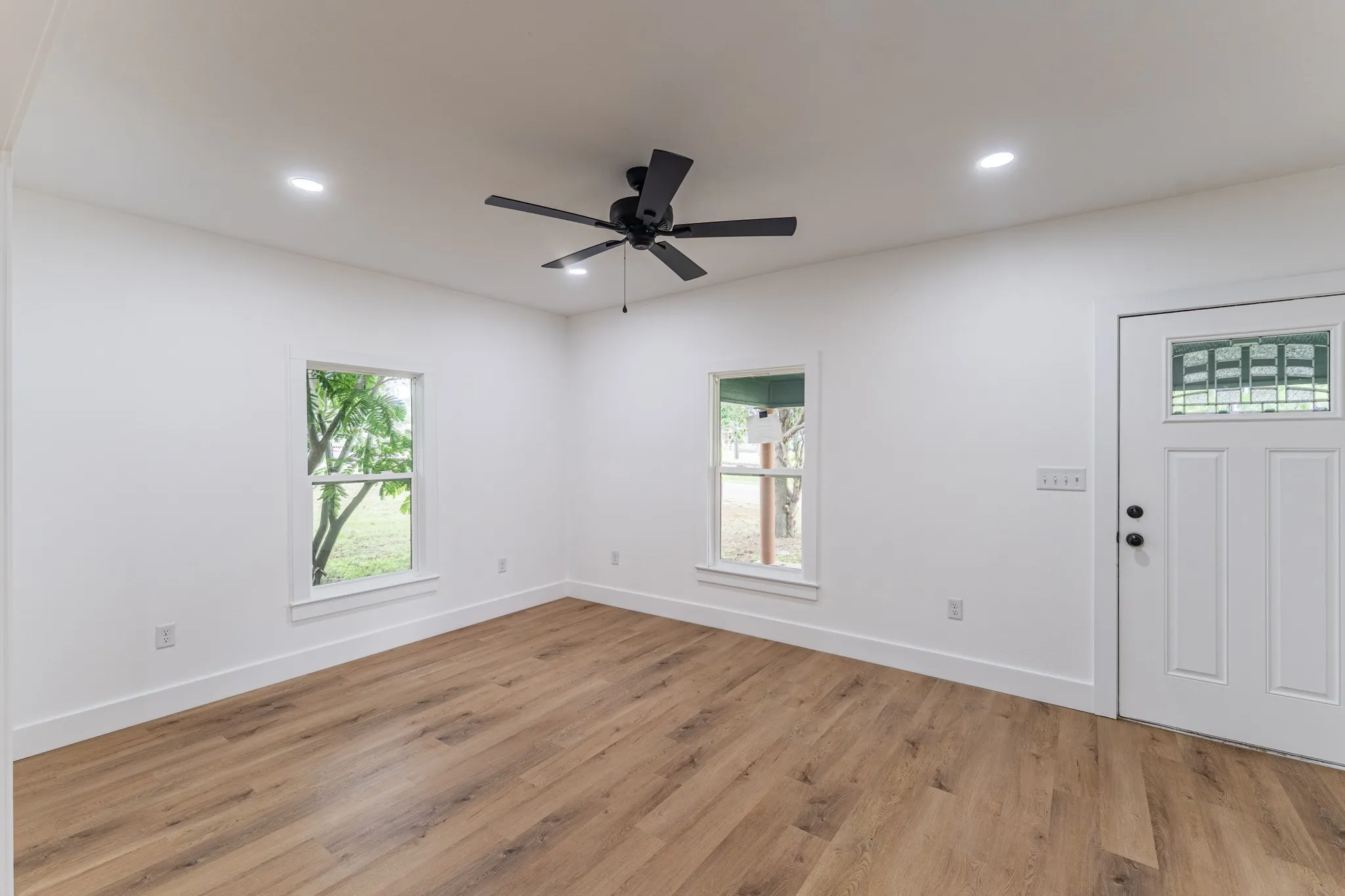 Single Family Residence For Sale in Wood County , 308 W Pine Street, Winnsboro, Texas 75494, 3 Bedroom, 2 Bathroom, Garage spaces, 1,400 Sqft, built in 1930, mls#21267716, Real Estate Agent in Winnsboro, Homes For Sale in Wood county, Homes For Sale in Winnsboro, Realtor in Winnsboro Texas, Real Estate Brokerage Independent Realty Texas, Luminita Cordes Realtor