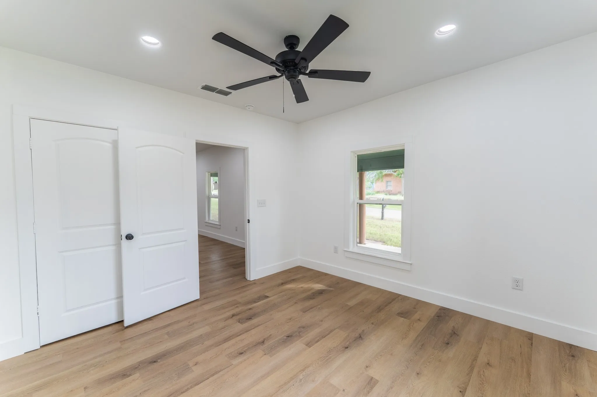 Single Family Residence For Sale in Wood County , 308 W Pine Street, Winnsboro, Texas 75494, 3 Bedroom, 2 Bathroom, Garage spaces, 1,400 Sqft, built in 1930, mls#21267716, Real Estate Agent in Winnsboro, Homes For Sale in Wood county, Homes For Sale in Winnsboro, Realtor in Winnsboro Texas, Real Estate Brokerage Independent Realty Texas, Luminita Cordes Realtor