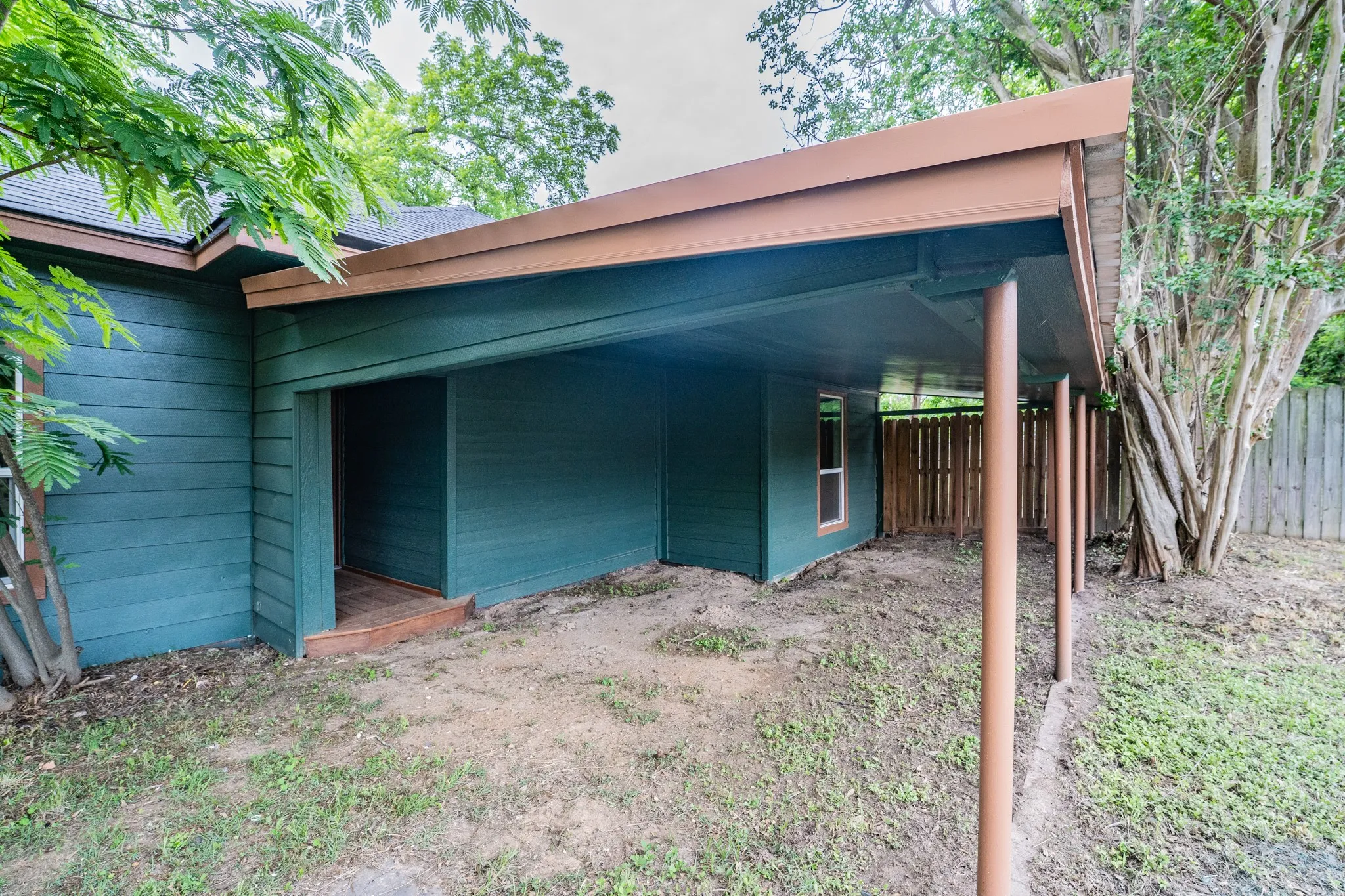 Single Family Residence For Sale in Wood County , 308 W Pine Street, Winnsboro, Texas 75494, 3 Bedroom, 2 Bathroom, Garage spaces, 1,400 Sqft, built in 1930, mls#21267716, Real Estate Agent in Winnsboro, Homes For Sale in Wood county, Homes For Sale in Winnsboro, Realtor in Winnsboro Texas, Real Estate Brokerage Independent Realty Texas, Luminita Cordes Realtor