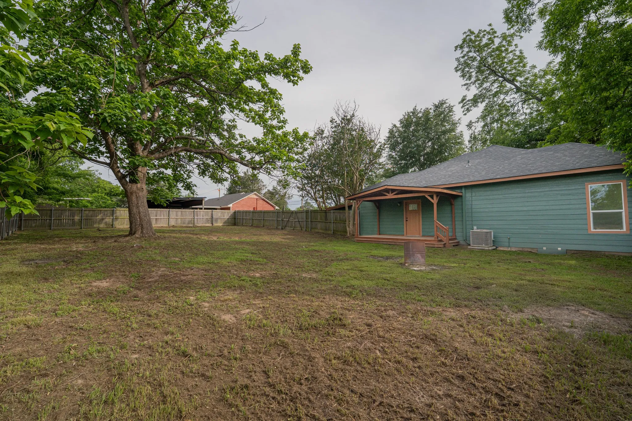 Single Family Residence For Sale in Wood County , 308 W Pine Street, Winnsboro, Texas 75494, 3 Bedroom, 2 Bathroom, Garage spaces, 1,400 Sqft, built in 1930, mls#21267716, Real Estate Agent in Winnsboro, Homes For Sale in Wood county, Homes For Sale in Winnsboro, Realtor in Winnsboro Texas, Real Estate Brokerage Independent Realty Texas, Luminita Cordes Realtor