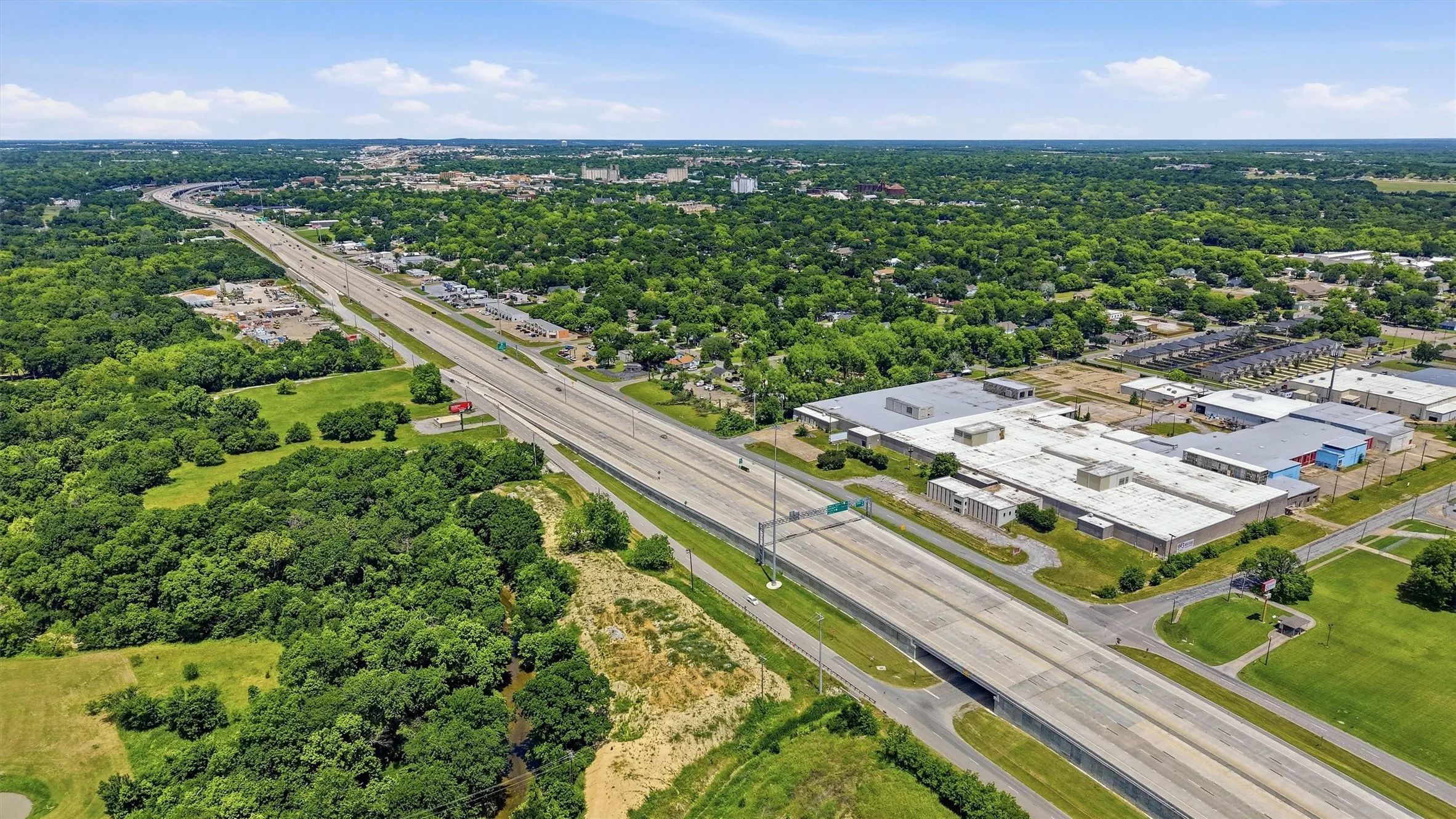Industrial For Rent in Grayson County , 224 E Cottage Street, Sherman, Texas 75090, 0, 0, Garage spaces, 10,200 Sqft, built in 1985, Price $7,555, mls#21267461, Real Estate Agent in Sherman, Homes For Rent in Grayson county, Homes For Rent in Sherman, Realtor in Sherman Texas, Real Estate Brokerage Independent Realty Texas, Luminita Cordes Realtor