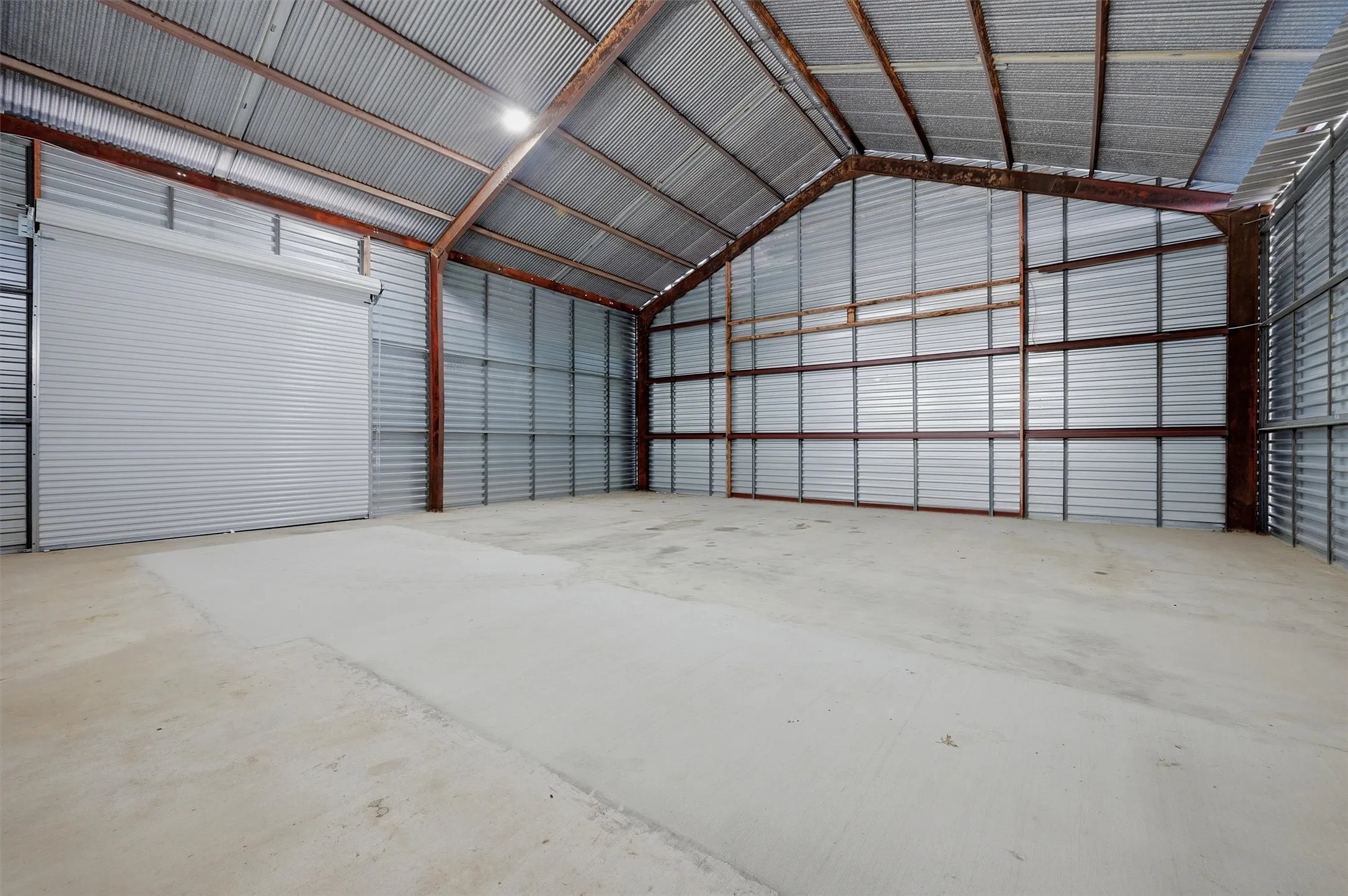 Industrial For Rent in Grayson County , 224 E Cottage Street, Sherman, Texas 75090, 0, 0, Garage spaces, 10,200 Sqft, built in 1985, Price $7,555, mls#21267461, Real Estate Agent in Sherman, Homes For Rent in Grayson county, Homes For Rent in Sherman, Realtor in Sherman Texas, Real Estate Brokerage Independent Realty Texas, Luminita Cordes Realtor