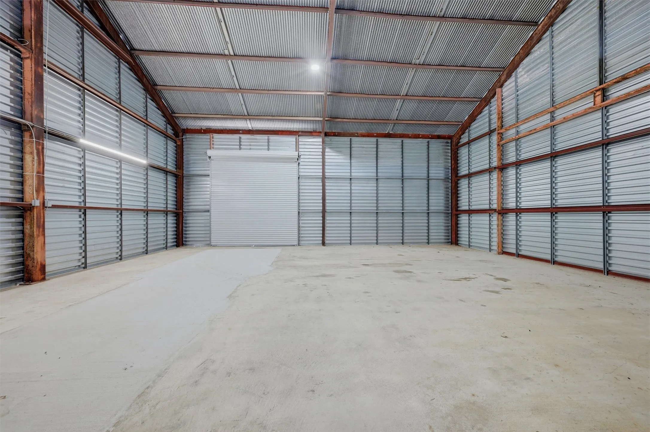 Industrial For Rent in Grayson County , 224 E Cottage Street, Sherman, Texas 75090, 0, 0, Garage spaces, 10,200 Sqft, built in 1985, Price $7,555, mls#21267461, Real Estate Agent in Sherman, Homes For Rent in Grayson county, Homes For Rent in Sherman, Realtor in Sherman Texas, Real Estate Brokerage Independent Realty Texas, Luminita Cordes Realtor