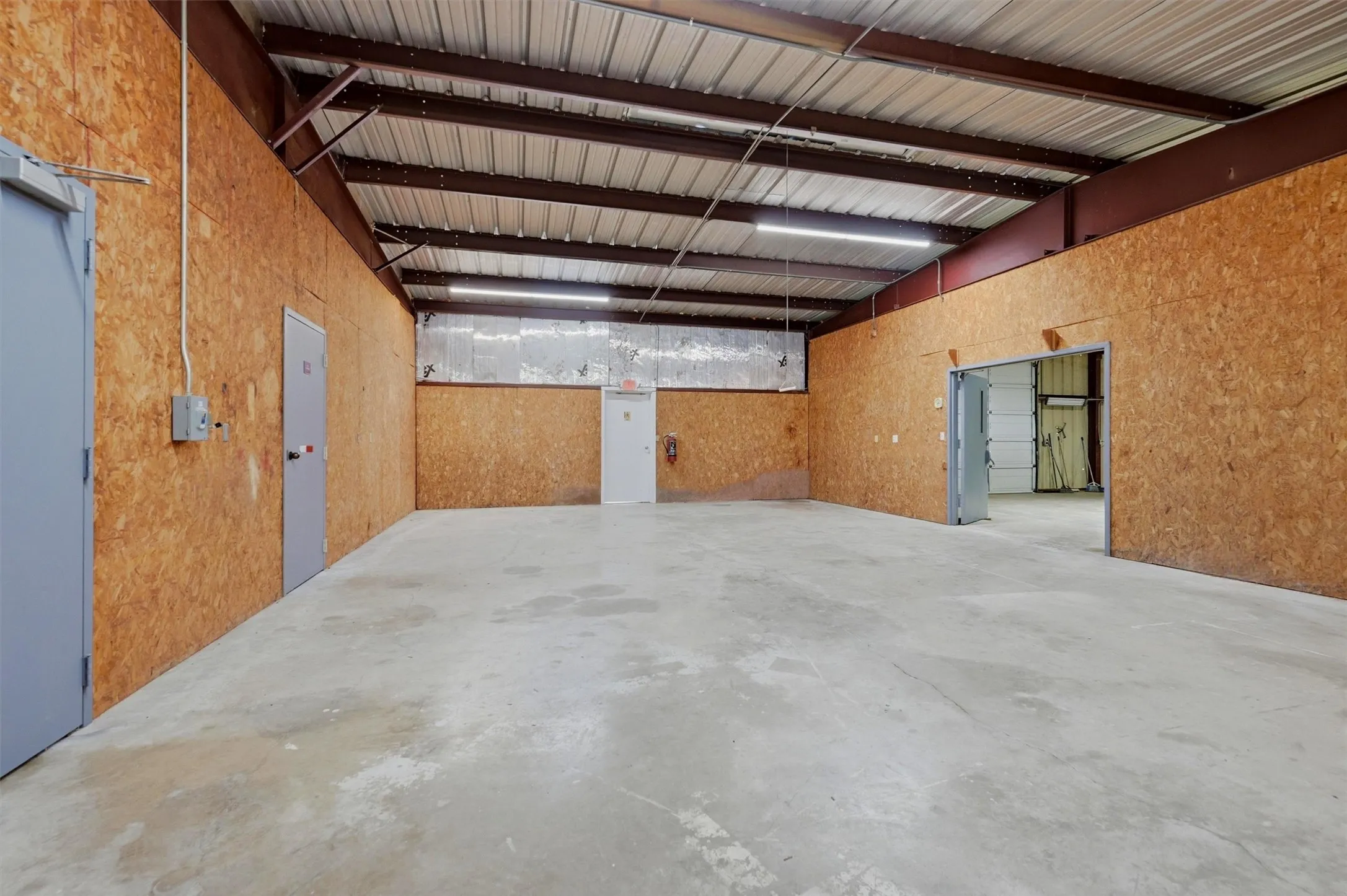 Industrial For Rent in Grayson County , 224 E Cottage Street, Sherman, Texas 75090, 0, 0, Garage spaces, 10,200 Sqft, built in 1985, Price $7,555, mls#21267461, Real Estate Agent in Sherman, Homes For Rent in Grayson county, Homes For Rent in Sherman, Realtor in Sherman Texas, Real Estate Brokerage Independent Realty Texas, Luminita Cordes Realtor