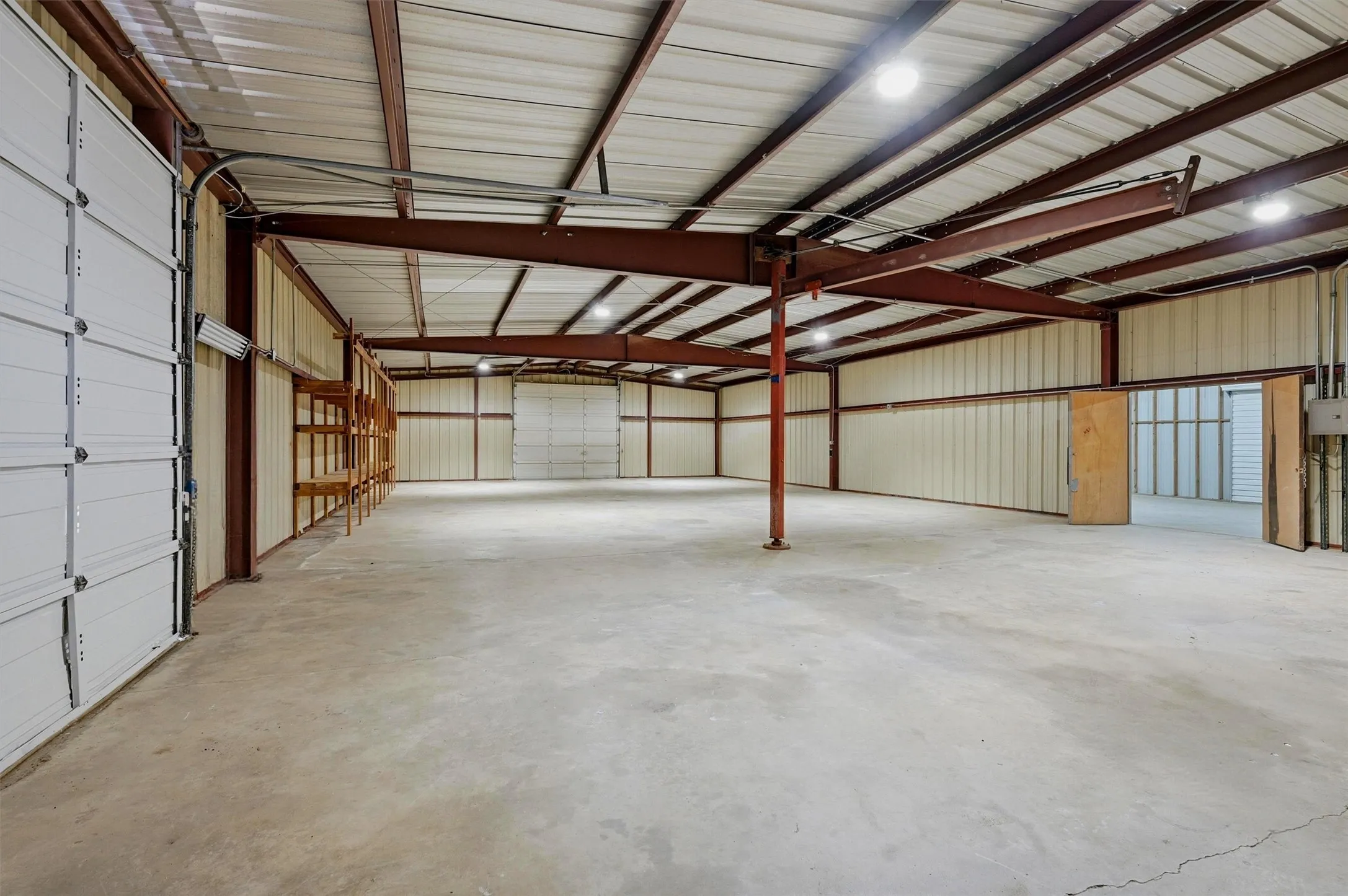 Industrial For Rent in Grayson County , 224 E Cottage Street, Sherman, Texas 75090, 0, 0, Garage spaces, 10,200 Sqft, built in 1985, Price $7,555, mls#21267461, Real Estate Agent in Sherman, Homes For Rent in Grayson county, Homes For Rent in Sherman, Realtor in Sherman Texas, Real Estate Brokerage Independent Realty Texas, Luminita Cordes Realtor