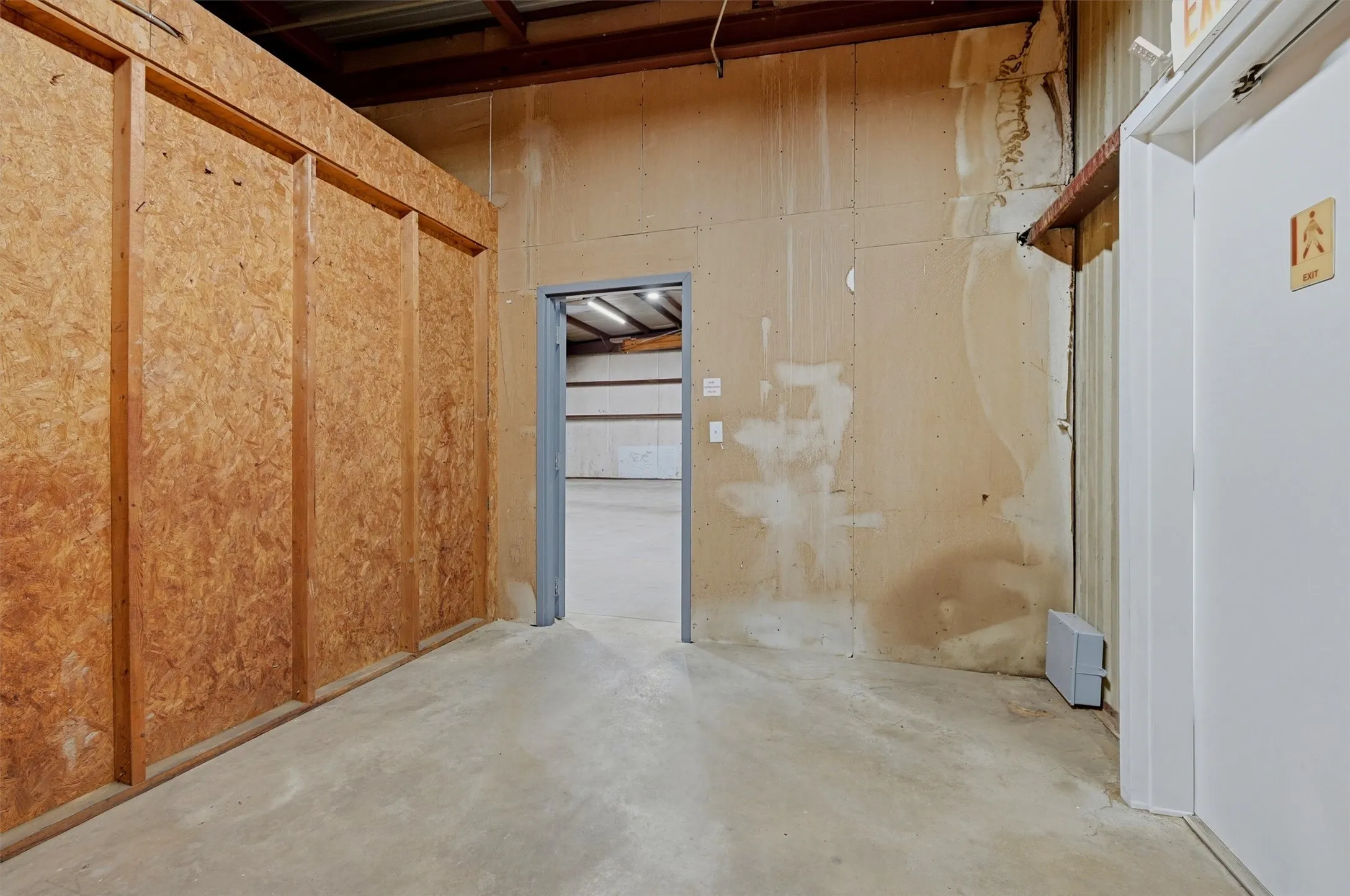 Industrial For Rent in Grayson County , 224 E Cottage Street, Sherman, Texas 75090, 0, 0, Garage spaces, 10,200 Sqft, built in 1985, Price $7,555, mls#21267461, Real Estate Agent in Sherman, Homes For Rent in Grayson county, Homes For Rent in Sherman, Realtor in Sherman Texas, Real Estate Brokerage Independent Realty Texas, Luminita Cordes Realtor