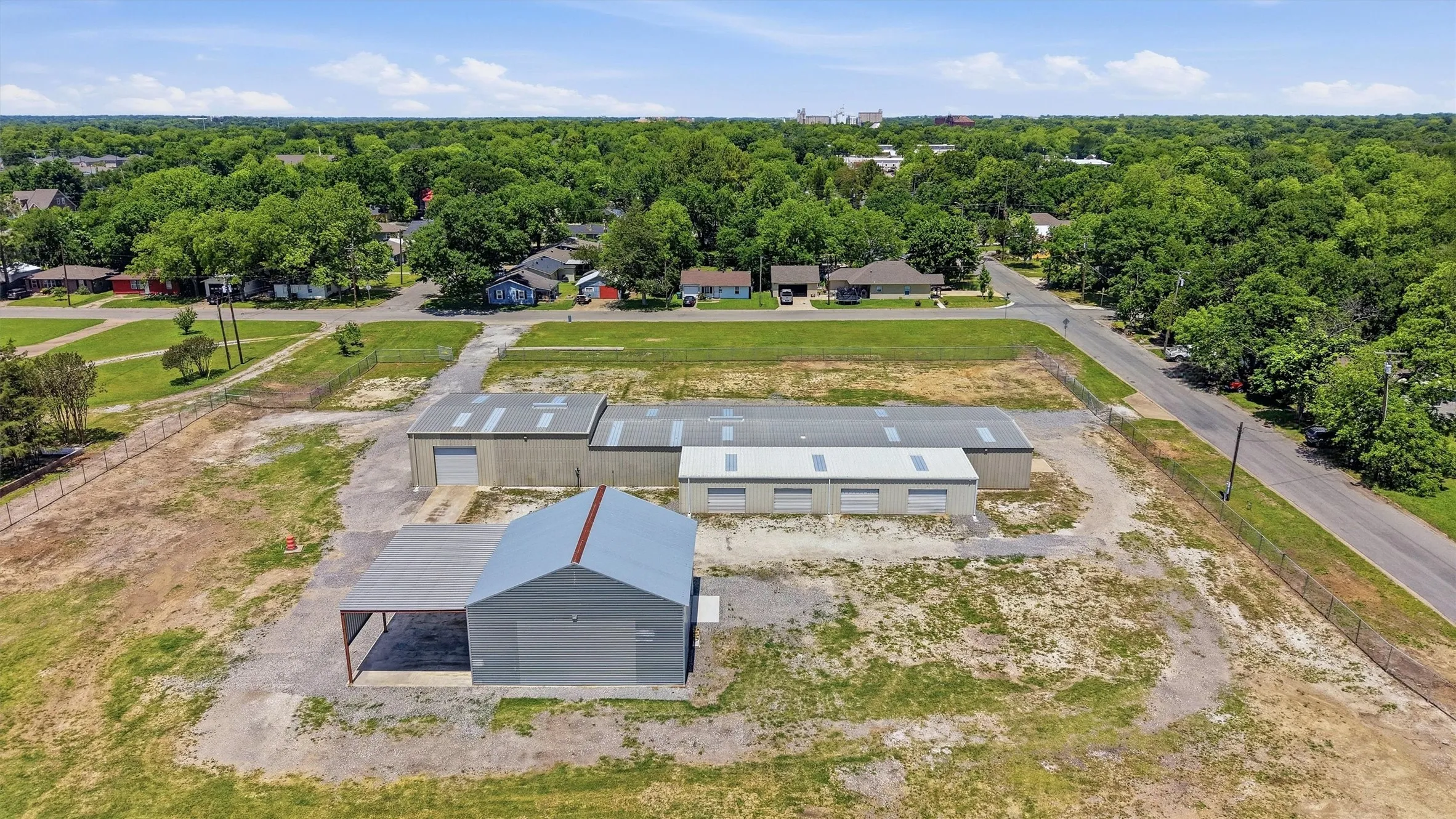 Industrial For Rent in Grayson County , 224 E Cottage Street, Sherman, Texas 75090, 0, 0, Garage spaces, 10,200 Sqft, built in 1985, Price $7,555, mls#21267461, Real Estate Agent in Sherman, Homes For Rent in Grayson county, Homes For Rent in Sherman, Realtor in Sherman Texas, Real Estate Brokerage Independent Realty Texas, Luminita Cordes Realtor