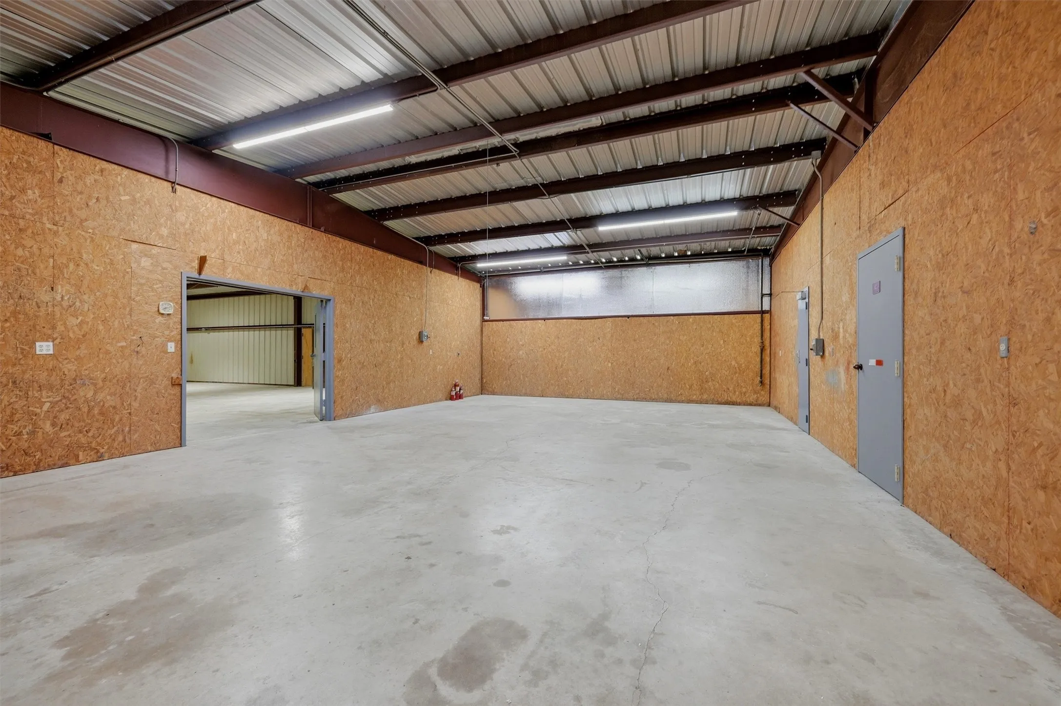 Industrial For Rent in Grayson County , 224 E Cottage Street, Sherman, Texas 75090, 0, 0, Garage spaces, 10,200 Sqft, built in 1985, Price $7,555, mls#21267461, Real Estate Agent in Sherman, Homes For Rent in Grayson county, Homes For Rent in Sherman, Realtor in Sherman Texas, Real Estate Brokerage Independent Realty Texas, Luminita Cordes Realtor