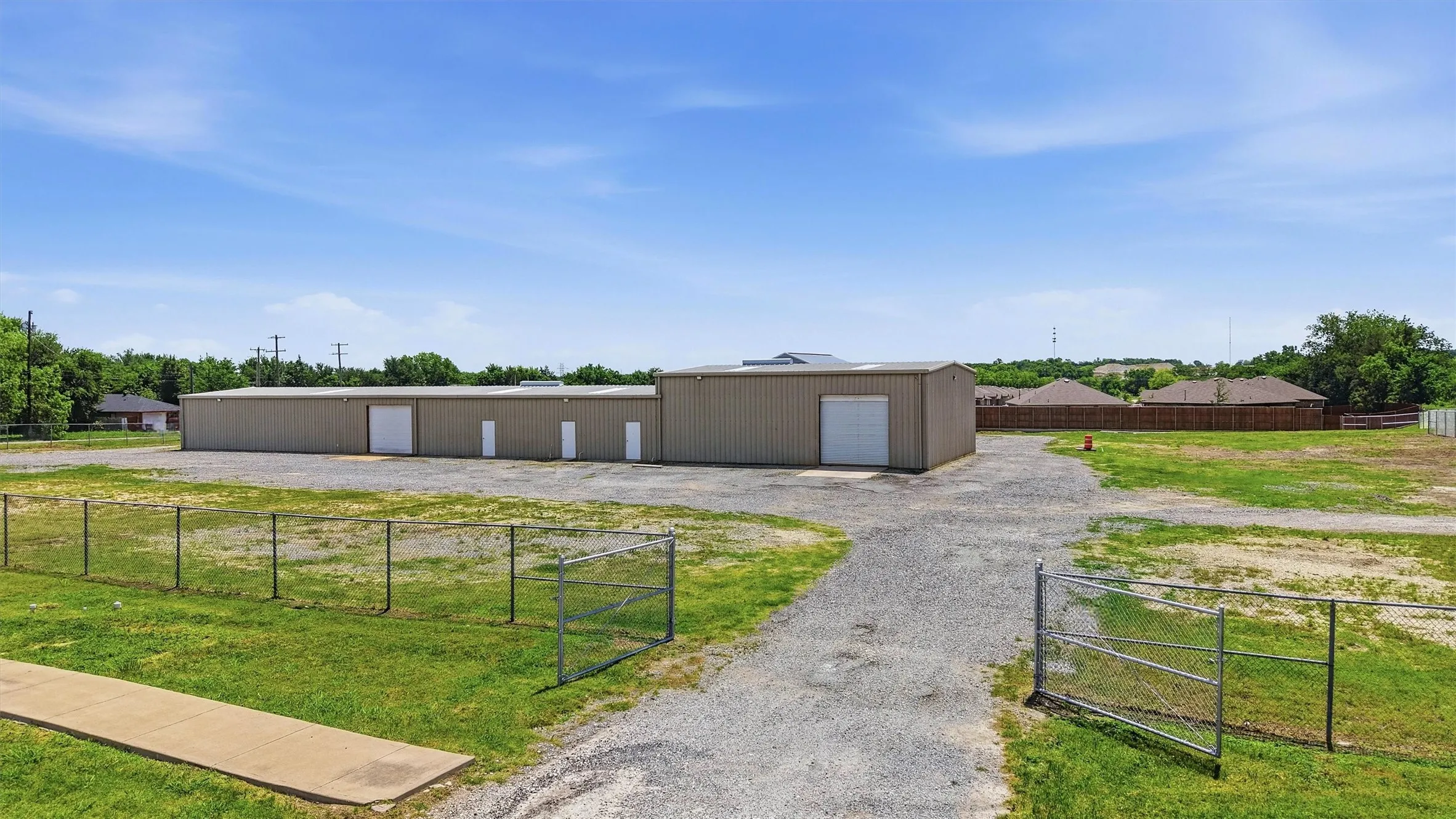 Industrial For Rent in Grayson County , 224 E Cottage Street, Sherman, Texas 75090, 0, 0, Garage spaces, 10,200 Sqft, built in 1985, Price $7,555, mls#21267461, Real Estate Agent in Sherman, Homes For Rent in Grayson county, Homes For Rent in Sherman, Realtor in Sherman Texas, Real Estate Brokerage Independent Realty Texas, Luminita Cordes Realtor