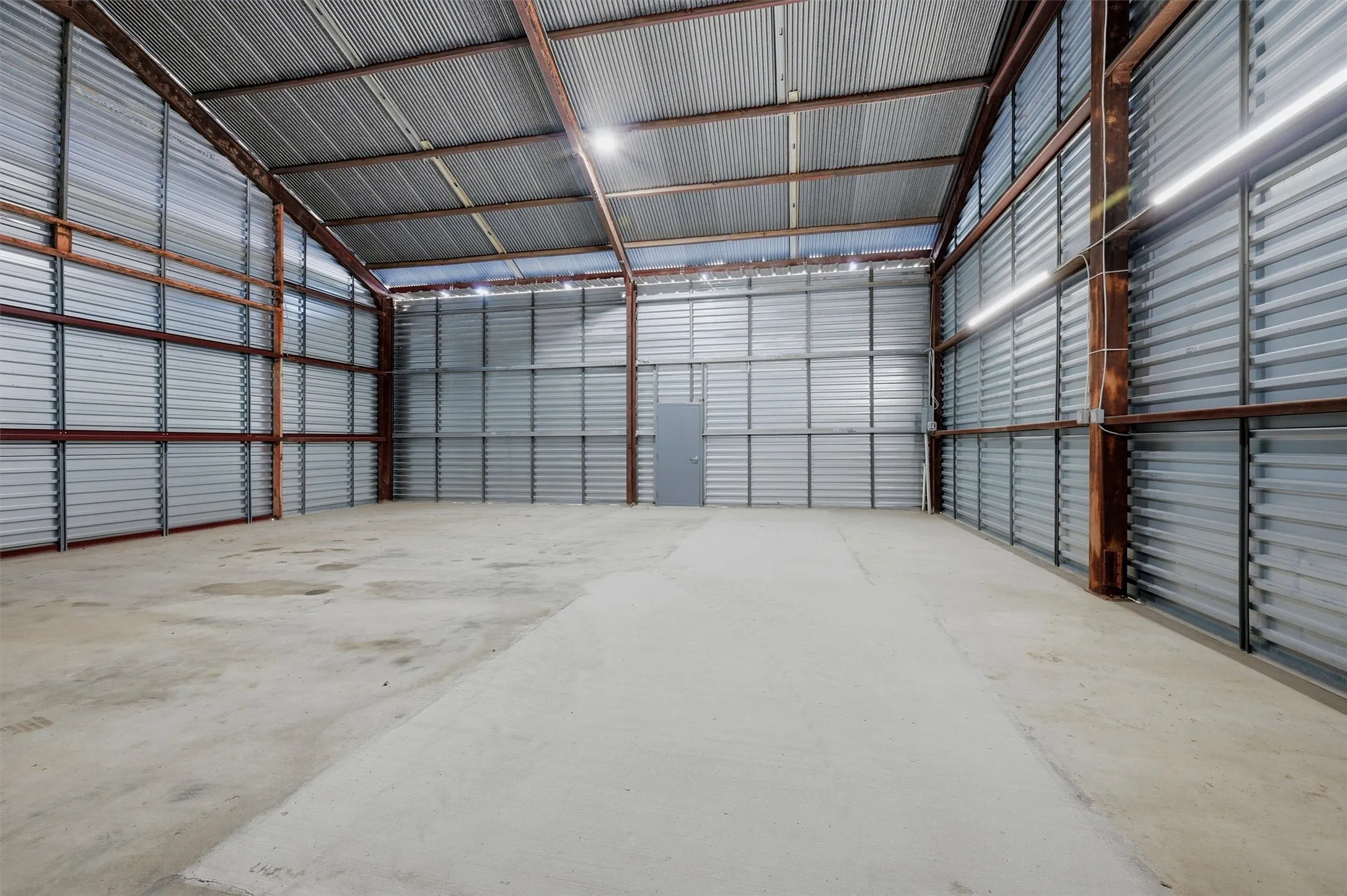 Industrial For Rent in Grayson County , 224 E Cottage Street, Sherman, Texas 75090, 0, 0, Garage spaces, 10,200 Sqft, built in 1985, Price $7,555, mls#21267461, Real Estate Agent in Sherman, Homes For Rent in Grayson county, Homes For Rent in Sherman, Realtor in Sherman Texas, Real Estate Brokerage Independent Realty Texas, Luminita Cordes Realtor