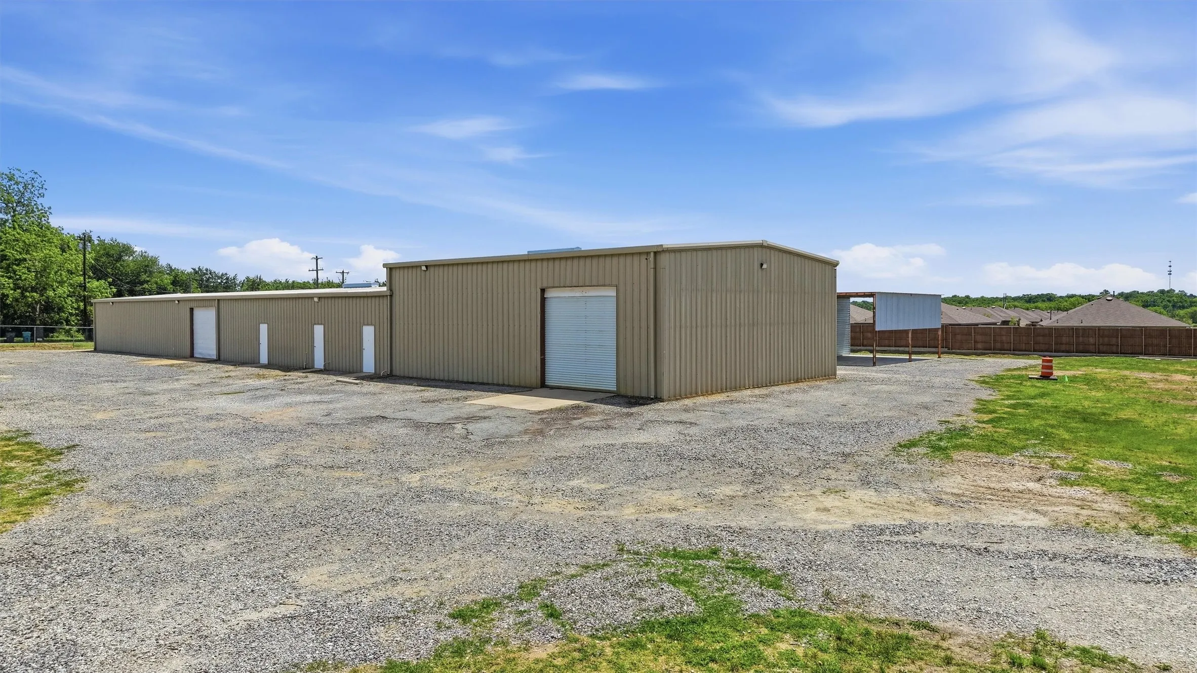 Industrial For Rent in Grayson County , 224 E Cottage Street, Sherman, Texas 75090, 0, 0, Garage spaces, 10,200 Sqft, built in 1985, Price $7,555, mls#21267461, Real Estate Agent in Sherman, Homes For Rent in Grayson county, Homes For Rent in Sherman, Realtor in Sherman Texas, Real Estate Brokerage Independent Realty Texas, Luminita Cordes Realtor