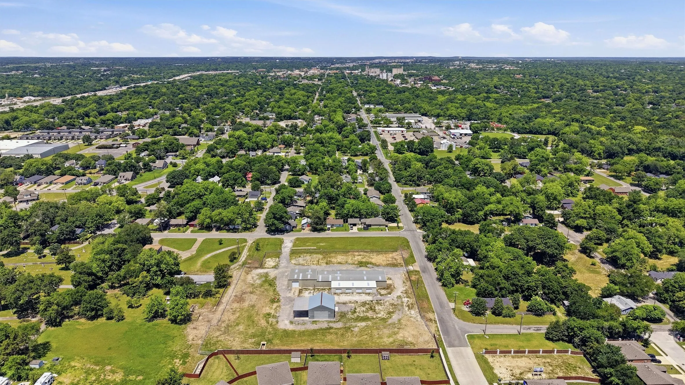 Industrial For Rent in Grayson County , 224 E Cottage Street, Sherman, Texas 75090, 0, 0, Garage spaces, 10,200 Sqft, built in 1985, Price $7,555, mls#21267461, Real Estate Agent in Sherman, Homes For Rent in Grayson county, Homes For Rent in Sherman, Realtor in Sherman Texas, Real Estate Brokerage Independent Realty Texas, Luminita Cordes Realtor