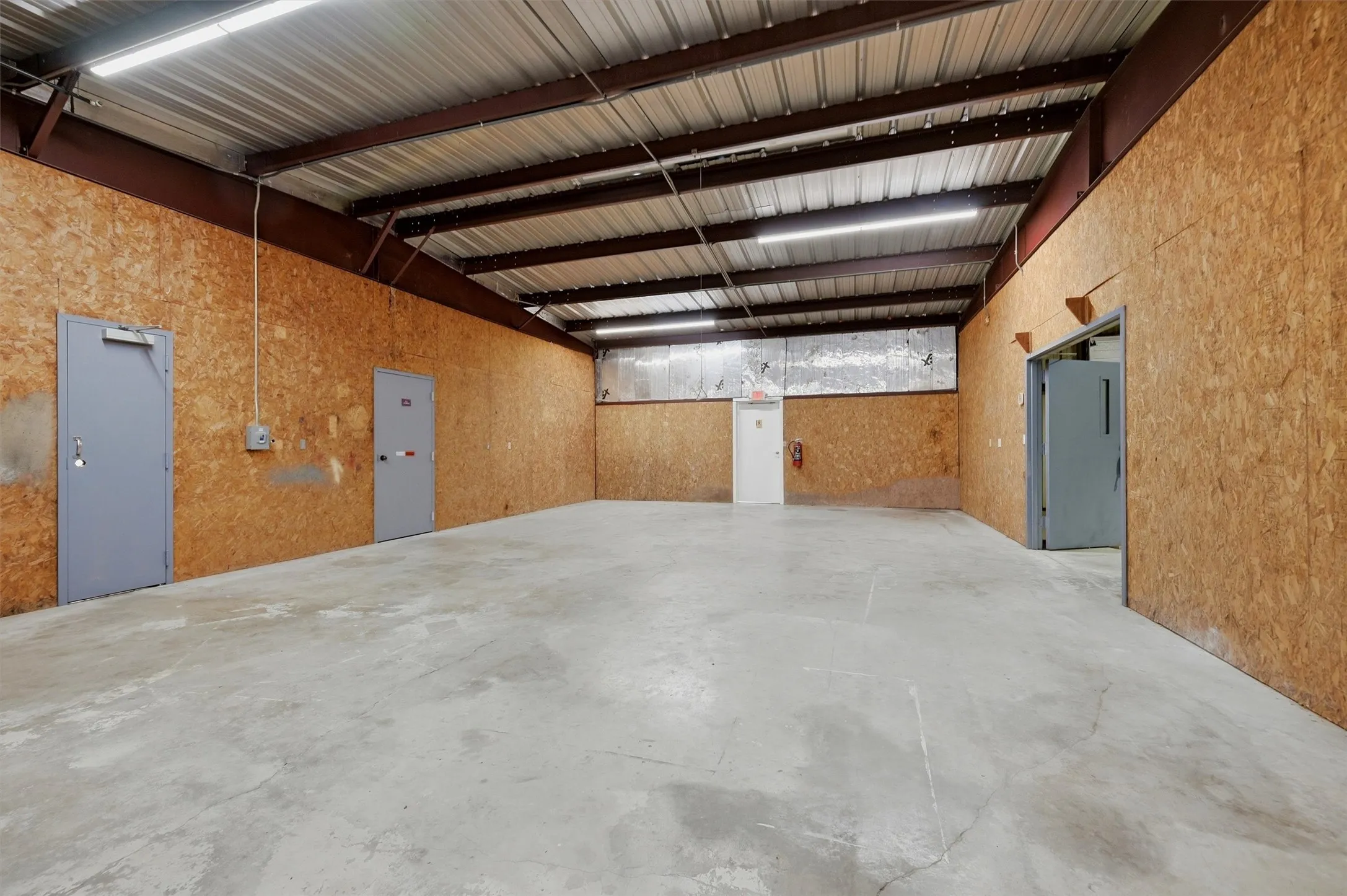 Industrial For Rent in Grayson County , 224 E Cottage Street, Sherman, Texas 75090, 0, 0, Garage spaces, 10,200 Sqft, built in 1985, Price $7,555, mls#21267461, Real Estate Agent in Sherman, Homes For Rent in Grayson county, Homes For Rent in Sherman, Realtor in Sherman Texas, Real Estate Brokerage Independent Realty Texas, Luminita Cordes Realtor