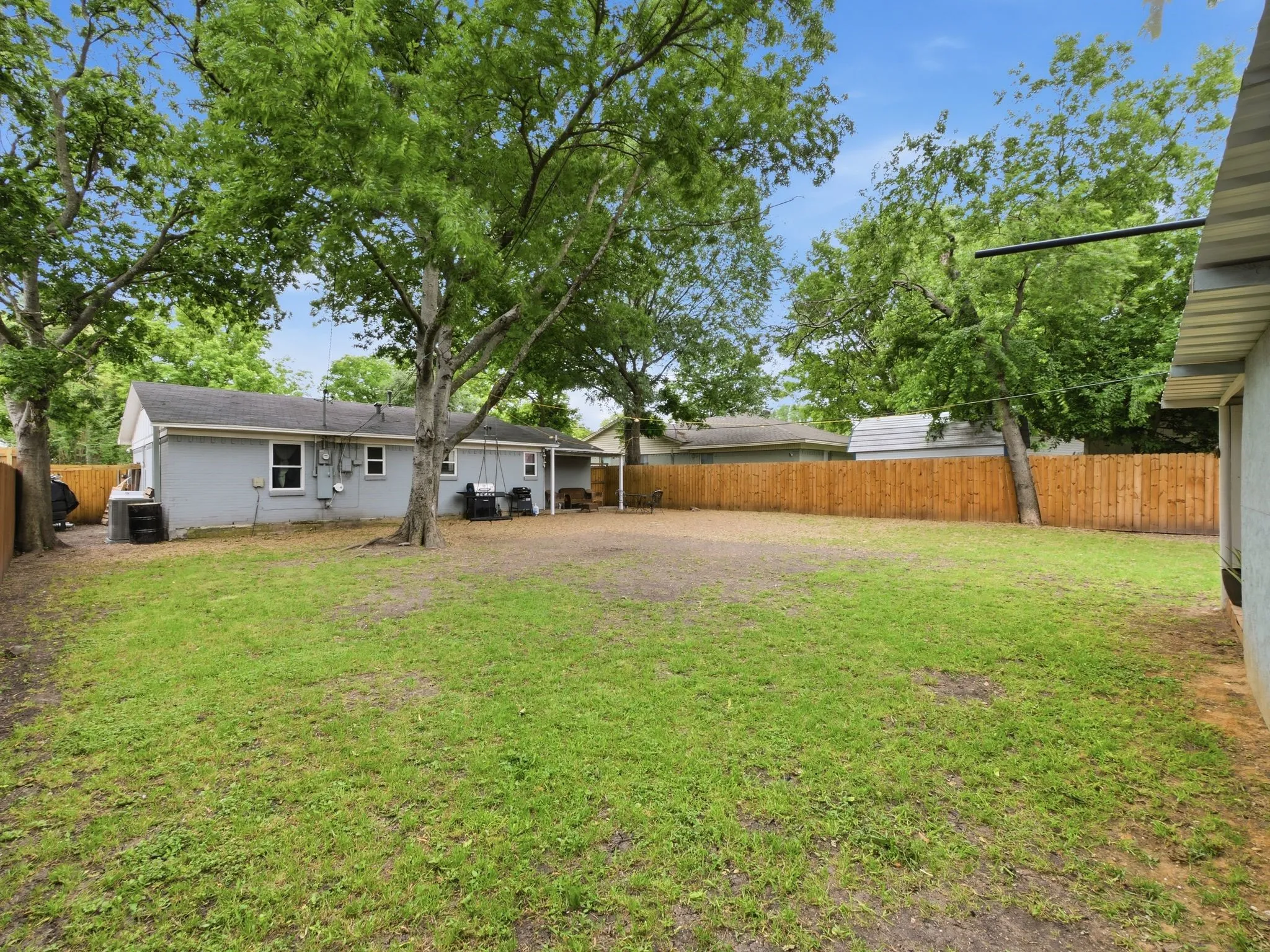 Single Family Residence For Sale in Dallas County , 2219 Loyce Drive, Mesquite, Texas 75149, 3 Bedrooms, 1 Bathroom, 1 Garage spaces, 910 Sqft, built in 1959, Price $238,000, mls#21268352, Real Estate Agent in Mesquite, Homes For Sale in Dallas county, Homes For Sale in Mesquite, Realtor in Mesquite Texas, Real Estate Brokerage Independent Realty Texas, Luminita Cordes Realtor