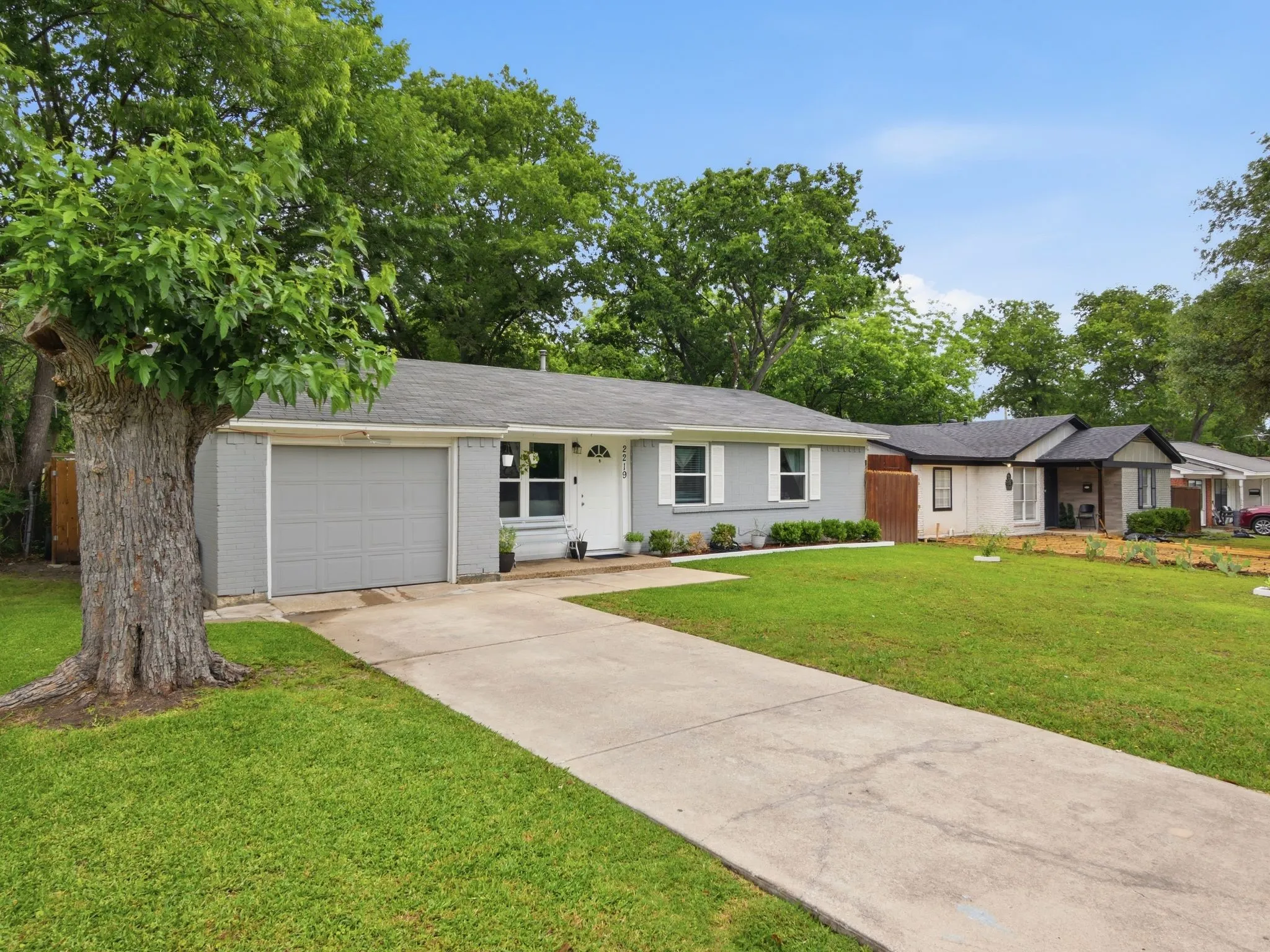 Single Family Residence For Sale in Dallas County , 2219 Loyce Drive, Mesquite, Texas 75149, 3 Bedrooms, 1 Bathroom, 1 Garage spaces, 910 Sqft, built in 1959, Price $238,000, mls#21268352, Real Estate Agent in Mesquite, Homes For Sale in Dallas county, Homes For Sale in Mesquite, Realtor in Mesquite Texas, Real Estate Brokerage Independent Realty Texas, Luminita Cordes Realtor