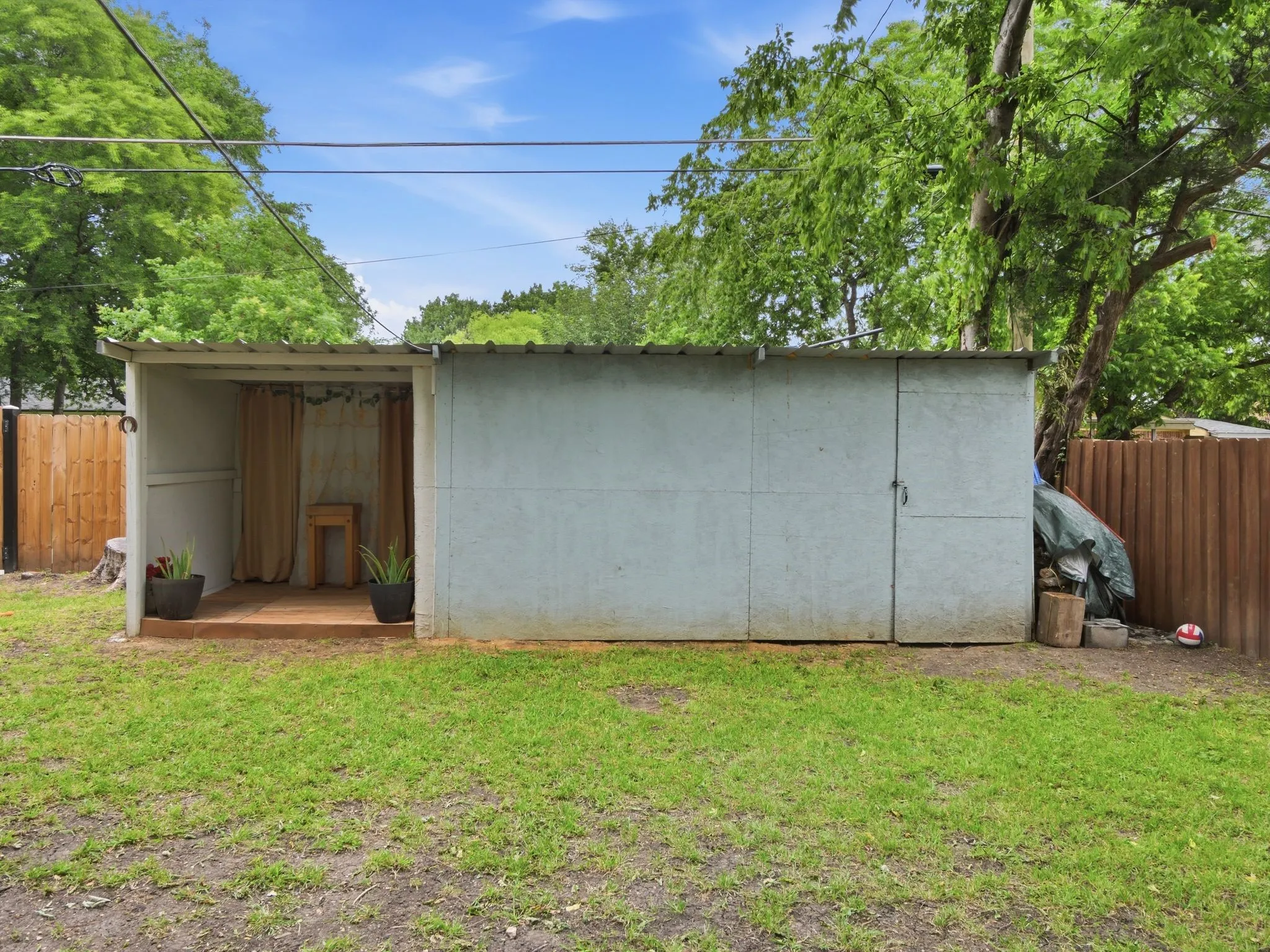 Single Family Residence For Sale in Dallas County , 2219 Loyce Drive, Mesquite, Texas 75149, 3 Bedrooms, 1 Bathroom, 1 Garage spaces, 910 Sqft, built in 1959, Price $238,000, mls#21268352, Real Estate Agent in Mesquite, Homes For Sale in Dallas county, Homes For Sale in Mesquite, Realtor in Mesquite Texas, Real Estate Brokerage Independent Realty Texas, Luminita Cordes Realtor