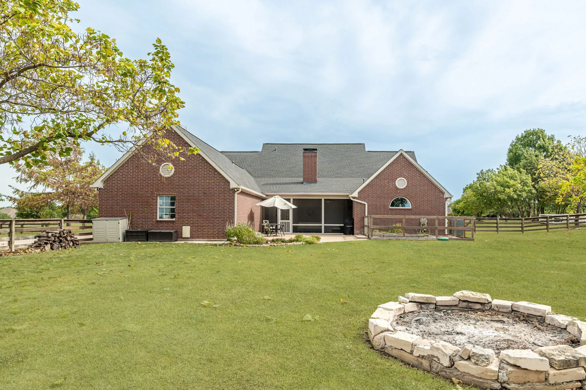 Single Family Residence For Sale in Collin County , 15 Brookhollow Circle, Melissa, Texas 75454, 5 Bedroom, 4 Bathroom, 2 Garage spaces, 3,439 Sqft, built in 1996, mls#21267902, Real Estate Agent in Melissa, Homes For Sale in Collin county, Homes For Sale in Melissa, Realtor in Melissa Texas, Real Estate Brokerage Independent Realty Texas, Luminita Cordes Realtor