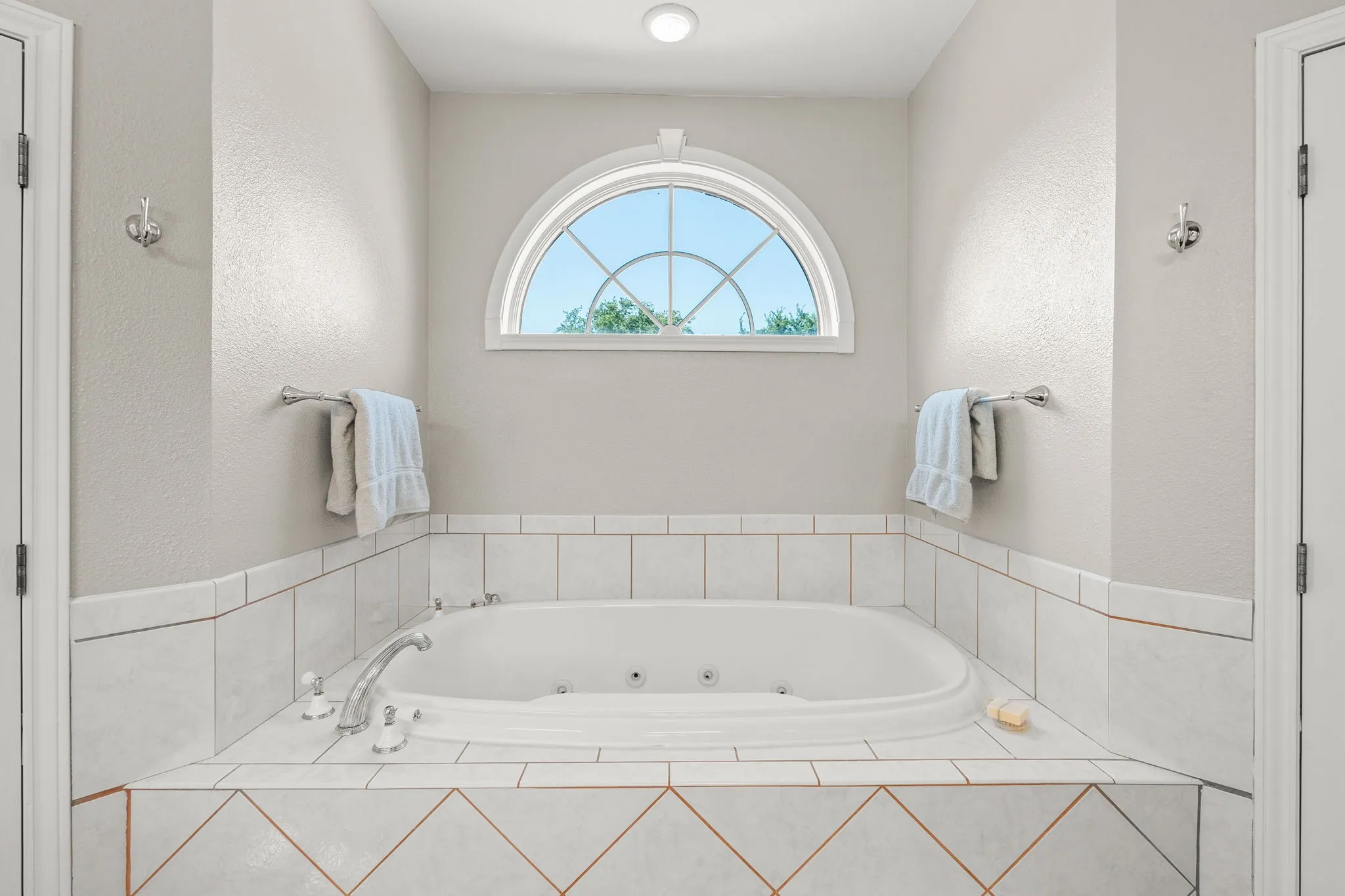 Single Family Residence For Sale in Collin County , 15 Brookhollow Circle, Melissa, Texas 75454, 5 Bedroom, 4 Bathroom, 2 Garage spaces, 3,439 Sqft, built in 1996, mls#21267902, Real Estate Agent in Melissa, Homes For Sale in Collin county, Homes For Sale in Melissa, Realtor in Melissa Texas, Real Estate Brokerage Independent Realty Texas, Luminita Cordes Realtor